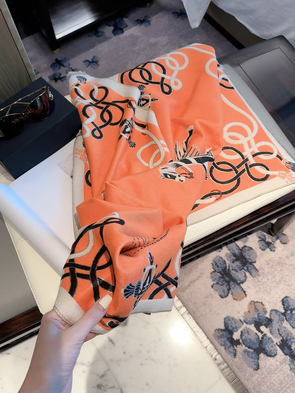 2026 New Vintage Equestrian Cashmere Scarf – Ornamental Horse Motif, Elegant Heritage Style