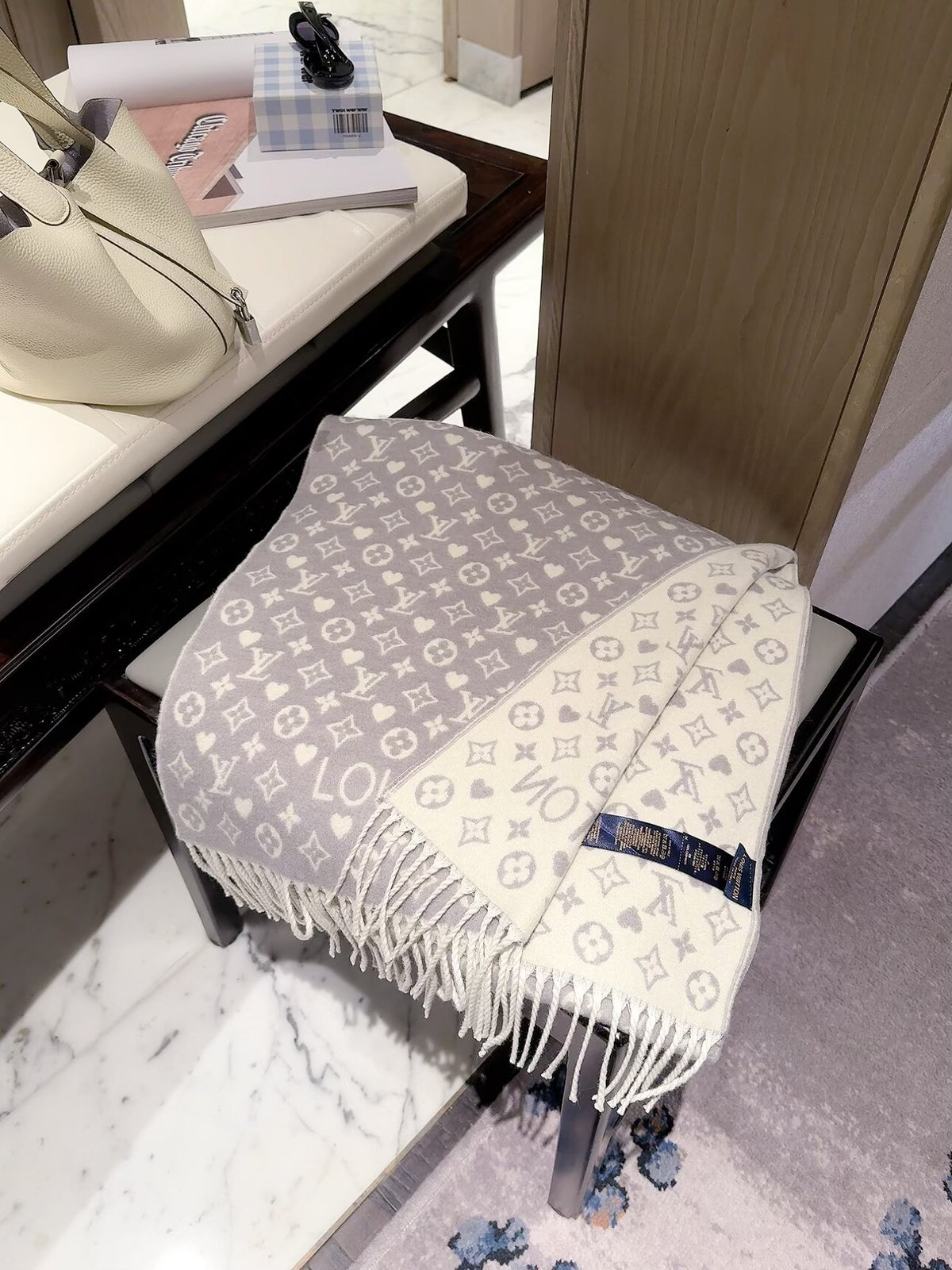 2026 New Heart Jacquard Cashmere Scarf – Sweet & Refined Winter Style