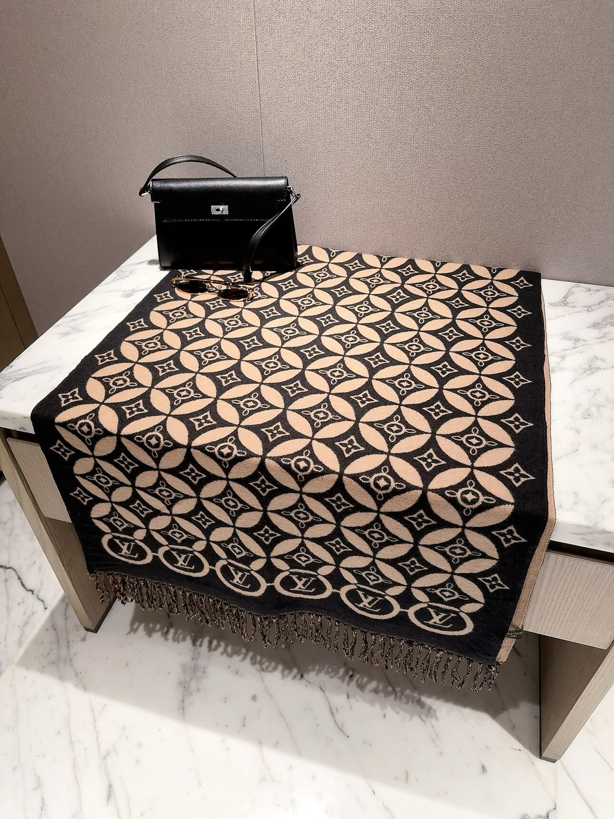 ✨ 2026 New Geometric Circle Jacquard Cashmere Scarf – Vintage Artistic Quiet Luxury