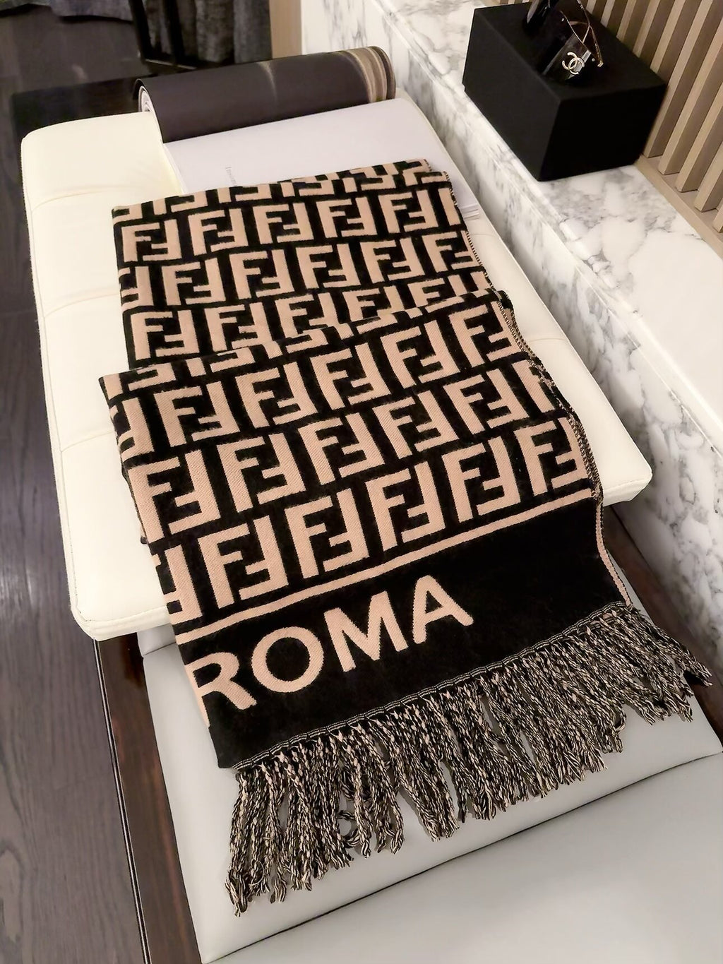 2026 New Geometric Jacquard Cashmere Scarf ✨｜Soft & Warm, Versatile Scarf & Wrap