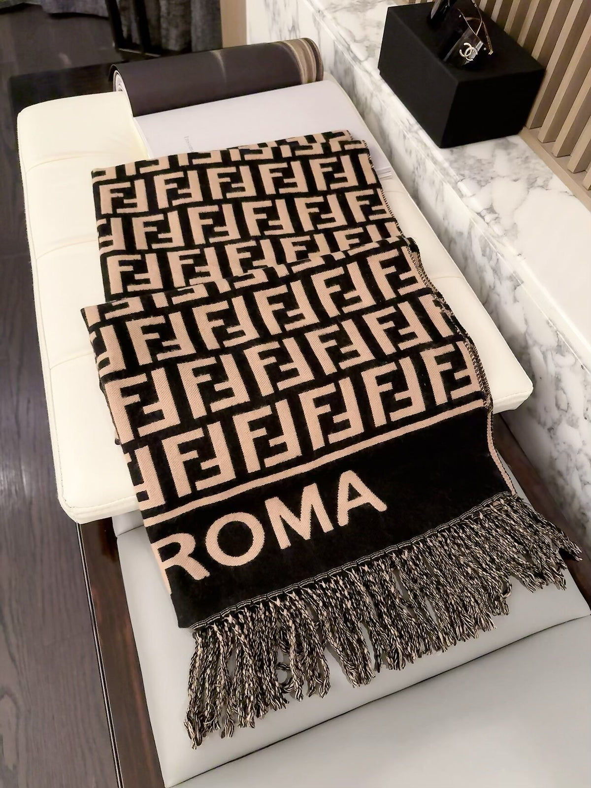 2026 New Geometric Jacquard Cashmere Scarf ✨｜Soft & Warm, Versatile Scarf & Wrap