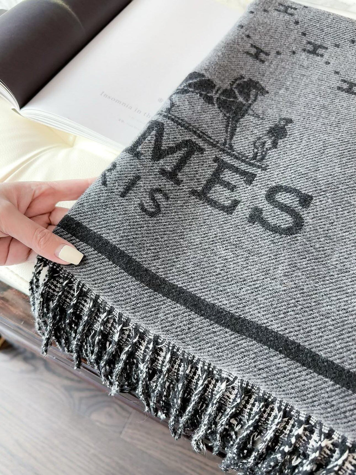 2026 New Double-Sided Carriage Cashmere Scarf Elegant Heritage Style