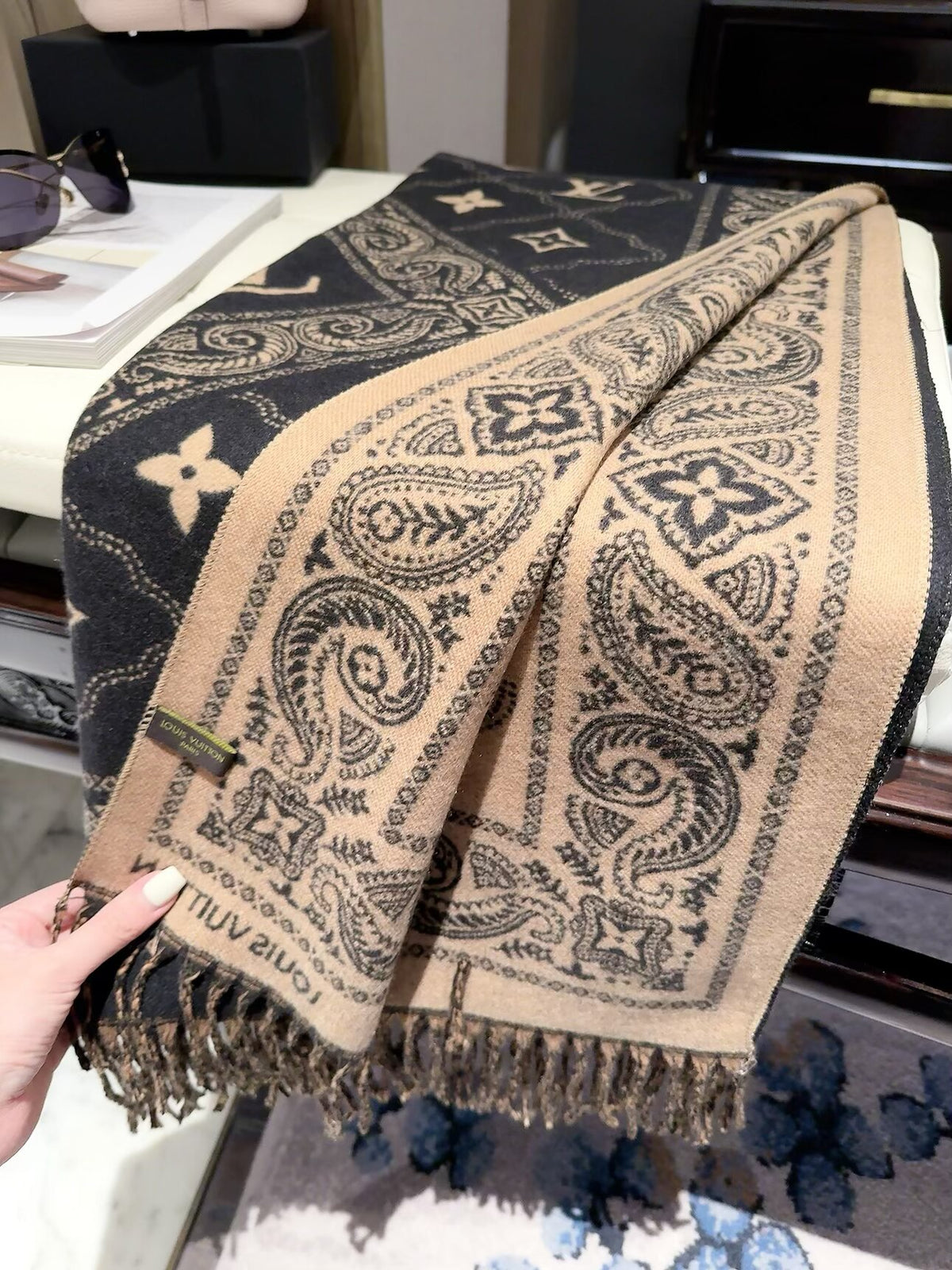 2026 New Vintage Paisley Cashmere Scarf – Ornamental Border, Exotic Heritage Style