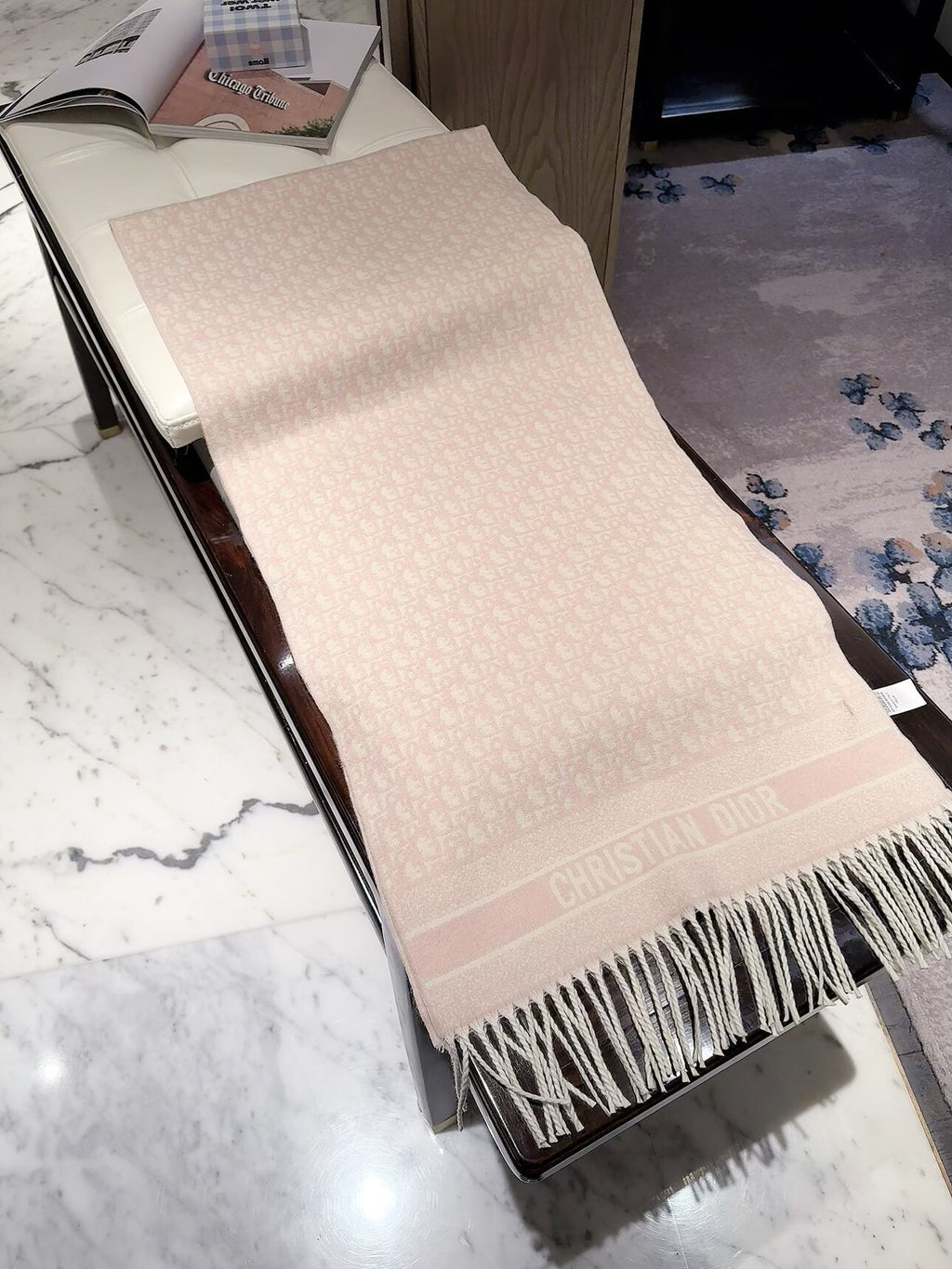2026 Full-Coverage Geometric Wool Scarf – Refined French-Inspired Winter Style
