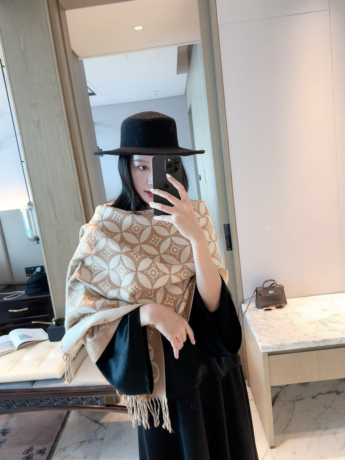✨ 2026 New Geometric Circle Jacquard Cashmere Scarf – Vintage Artistic Quiet Luxury