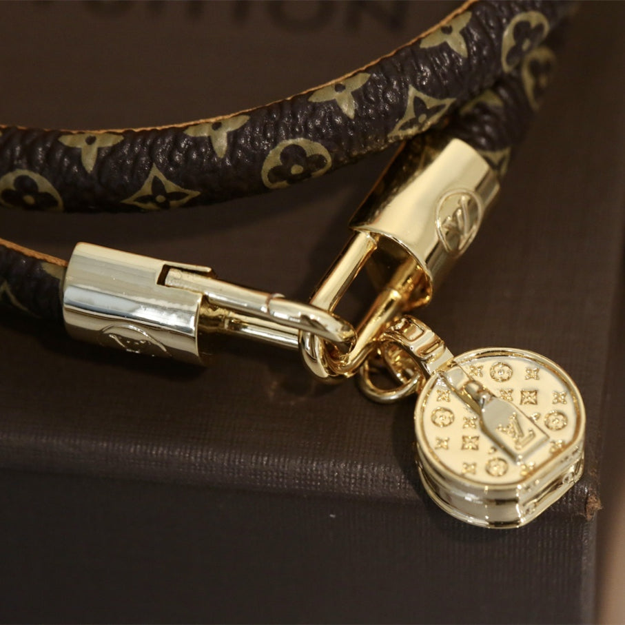 Exquisite Lock Leather Bracelet