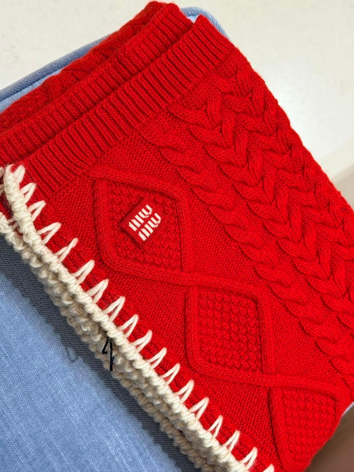 ✨ Unisex Cashmere Scarf – Warm, Cozy & Refined