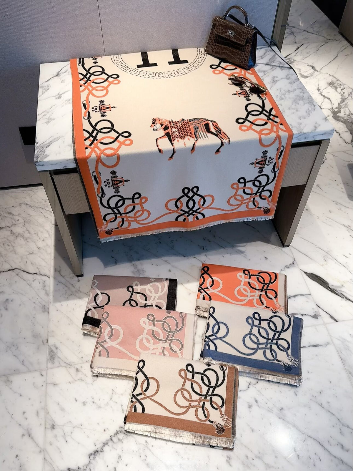 2026 New Vintage Equestrian Cashmere Scarf – Ornamental Horse Motif, Elegant Heritage Style