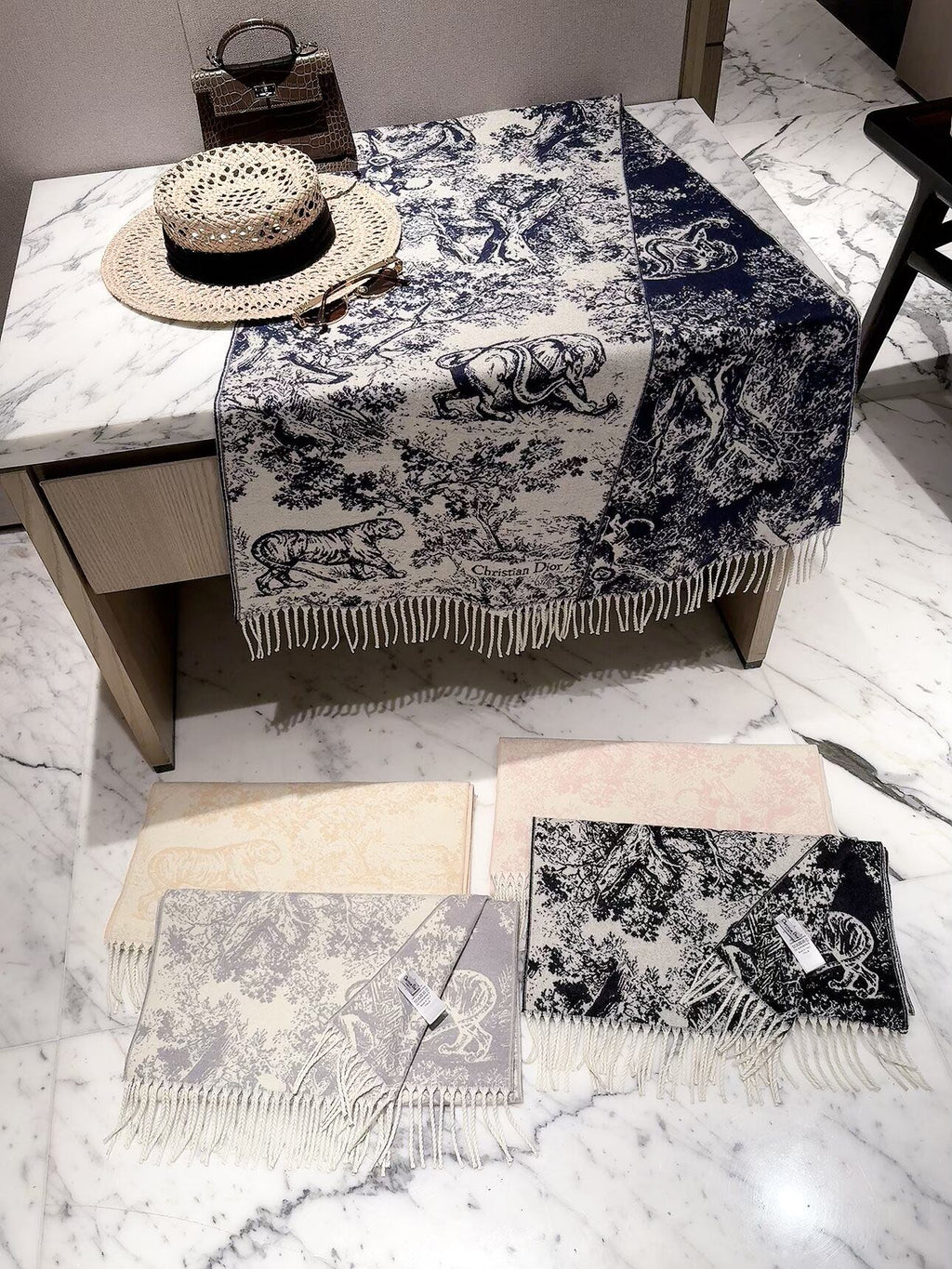 2026 Ink-Wash Jungle Wool Scarf – Artistic Animal Print, French-Inspired Elegance