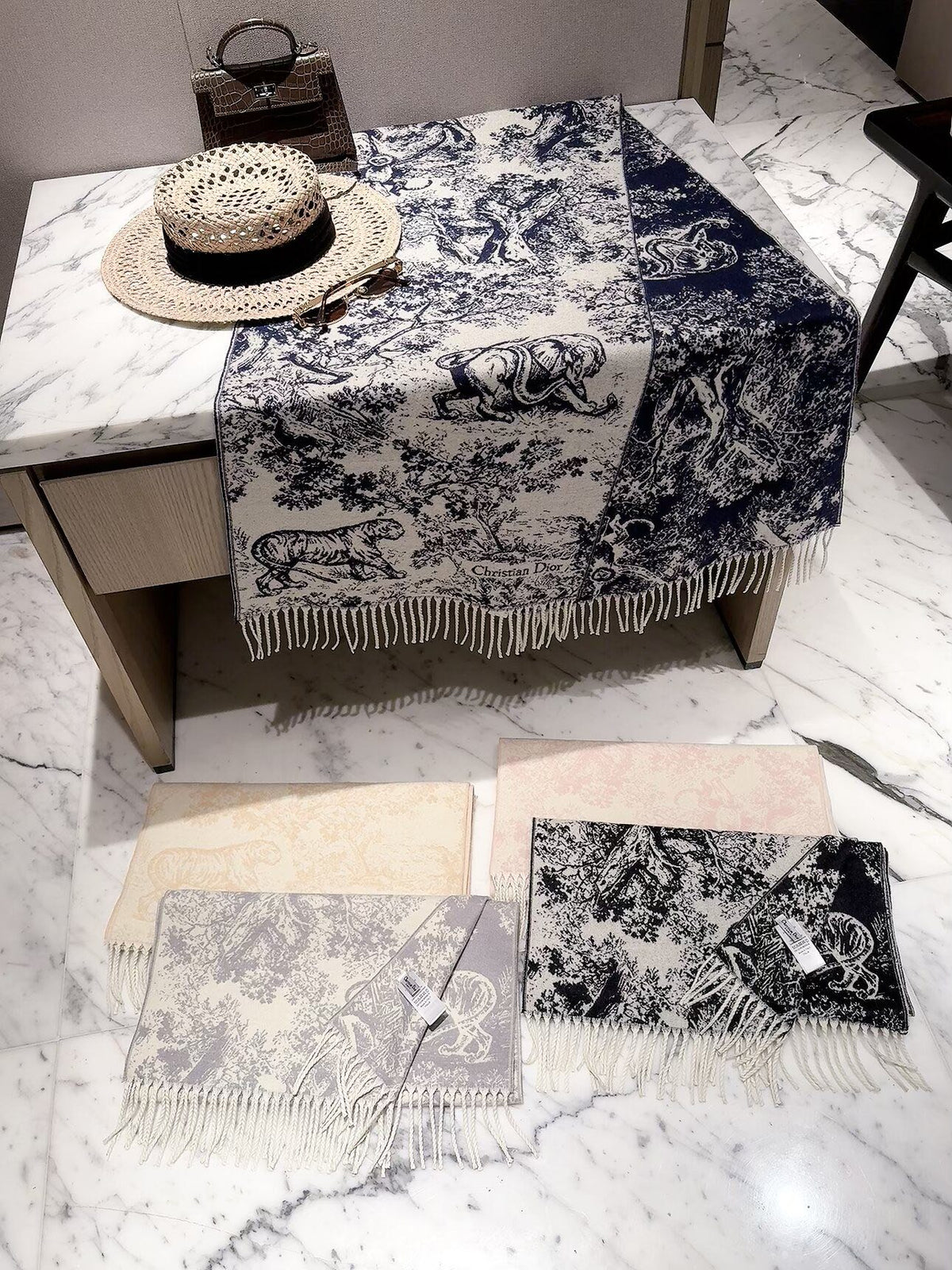 2026 Ink-Wash Jungle Wool Scarf – Artistic Animal Print, French-Inspired Elegance