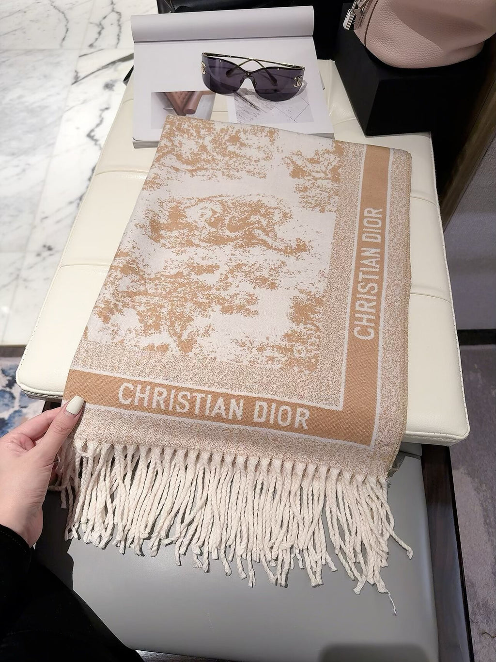 2026 New Jungle Animal Cashmere Scarf – Artistic Botanical Jacquard, French-Inspired Vintage Style