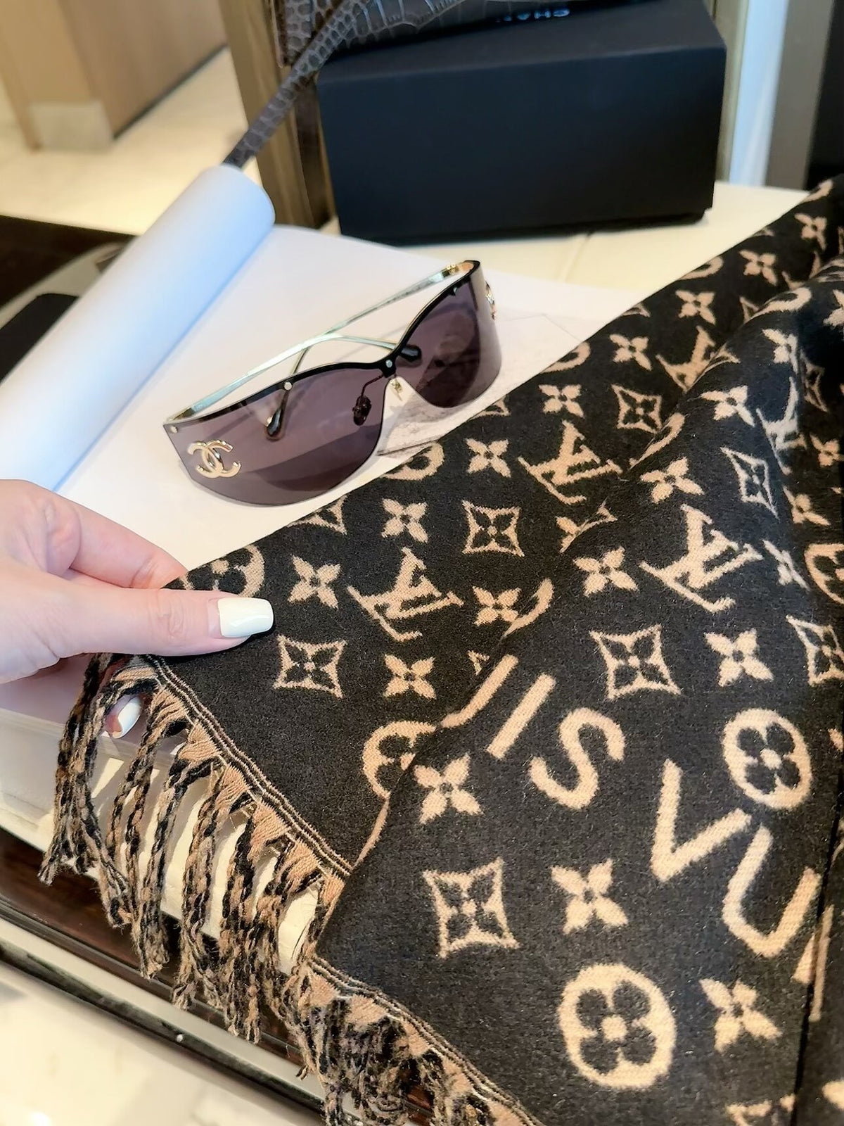 ✨ 2026 New Classic Heritage Jacquard Cashmere Scarf – Timeless Quiet Luxury