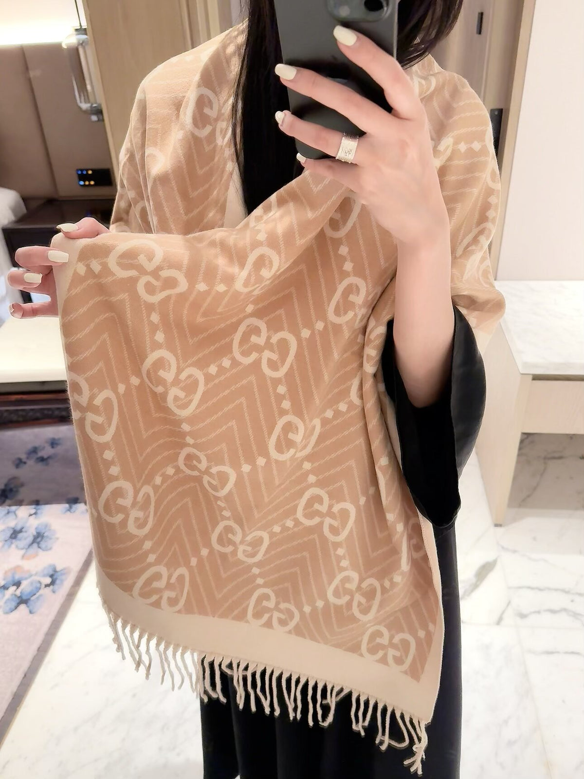 2026 New Chevron Wave Cashmere Scarf – Geometric Jacquard, Contrast Border, Vintage-Inspired Style