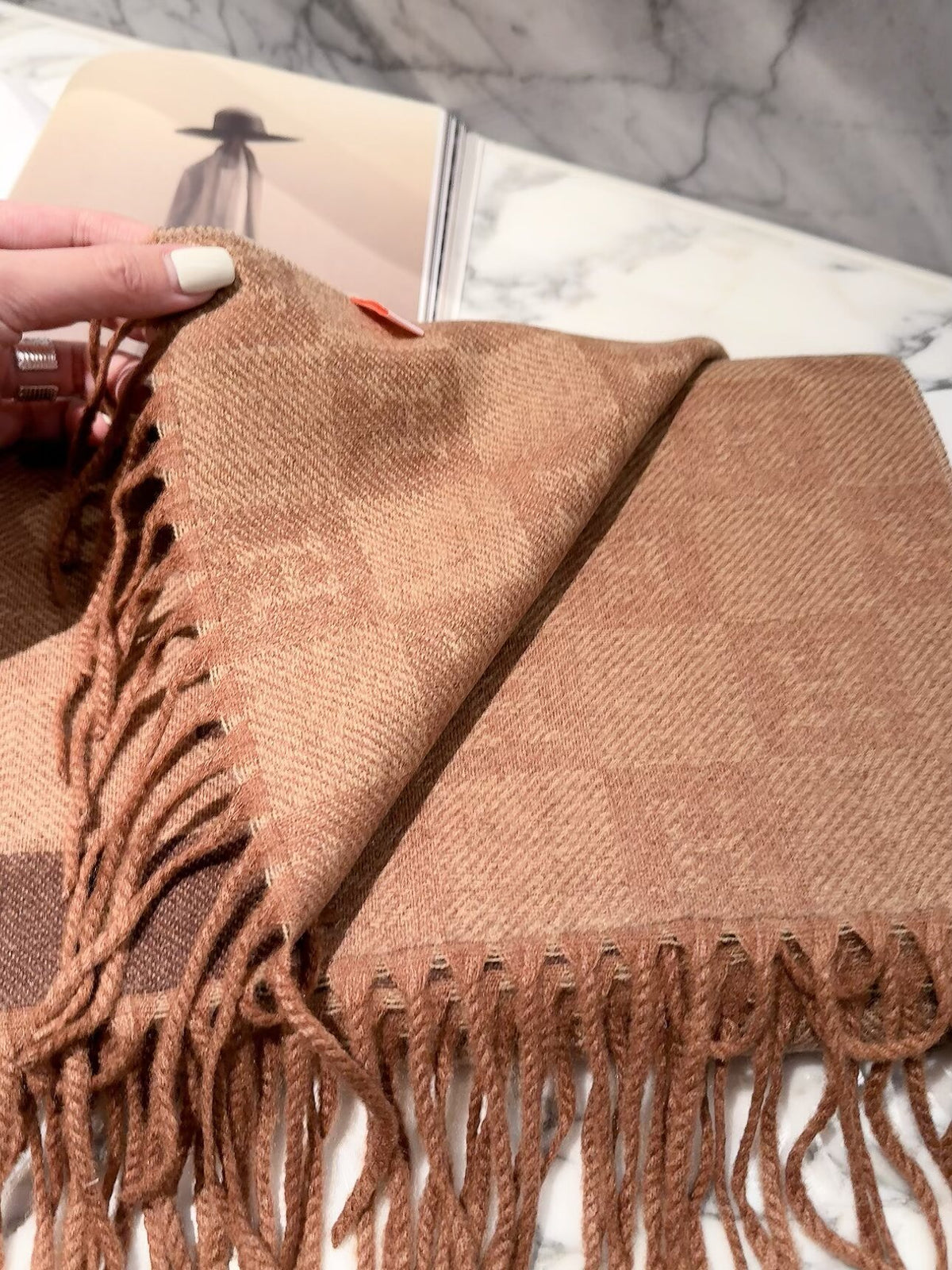 2026 New Checkered Cashmere Scarf – Elegant Autumn/Winter Essential