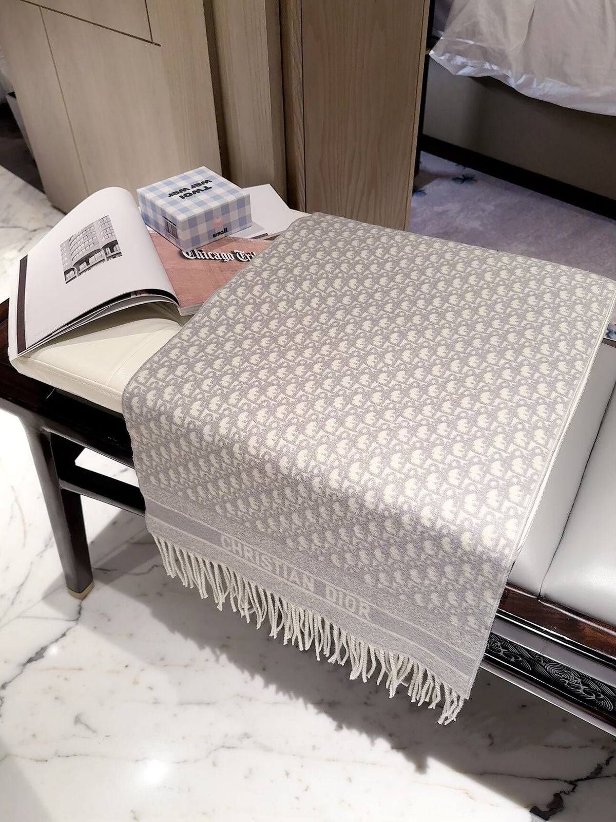 2026 Full-Coverage Geometric Wool Scarf – Refined French-Inspired Winter Style