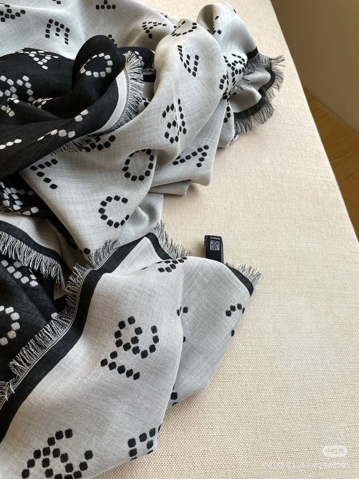 🖤 Double-Sided Jacquard Wool & Silk Square Scarf ‼️