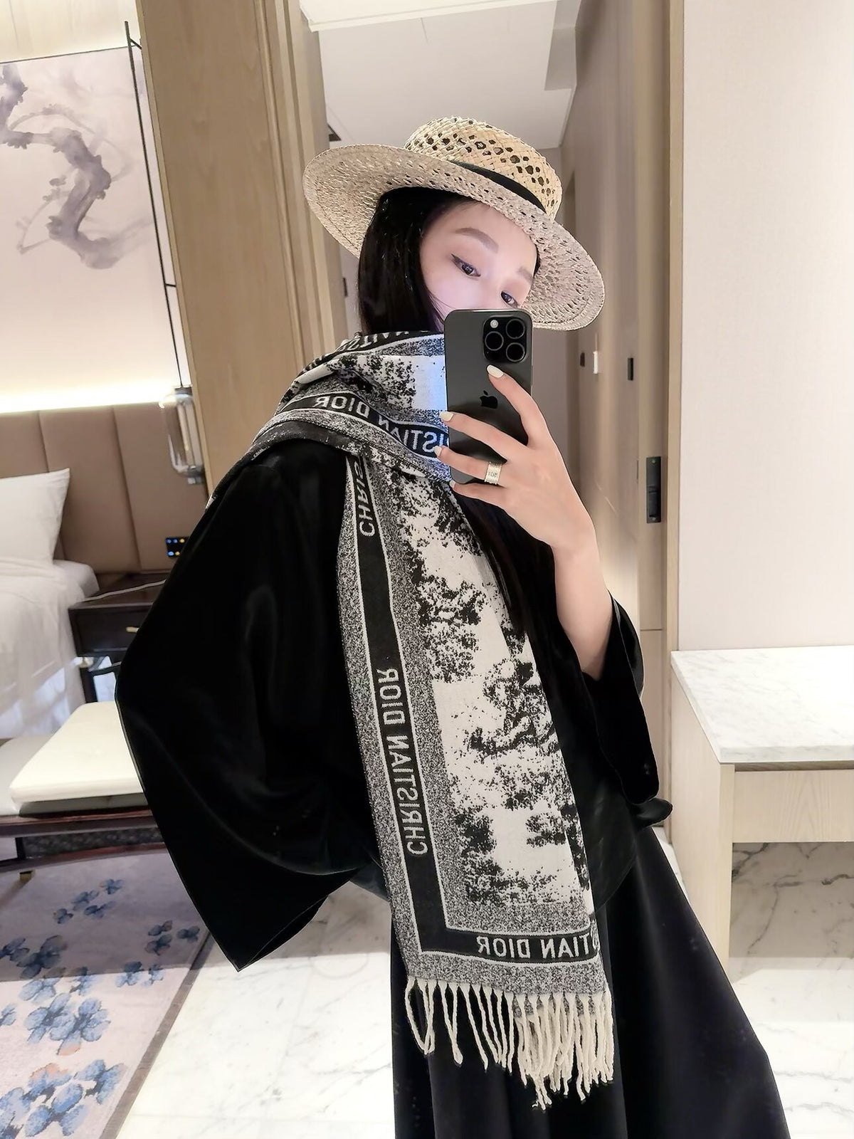 2026 New Jungle Animal Cashmere Scarf – Artistic Botanical Jacquard, French-Inspired Vintage Style