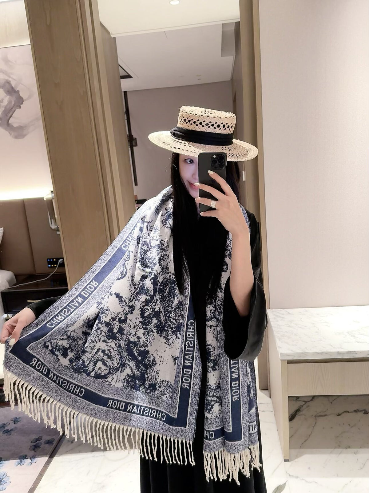 2026 New Jungle Animal Cashmere Scarf – Artistic Botanical Jacquard, French-Inspired Vintage Style