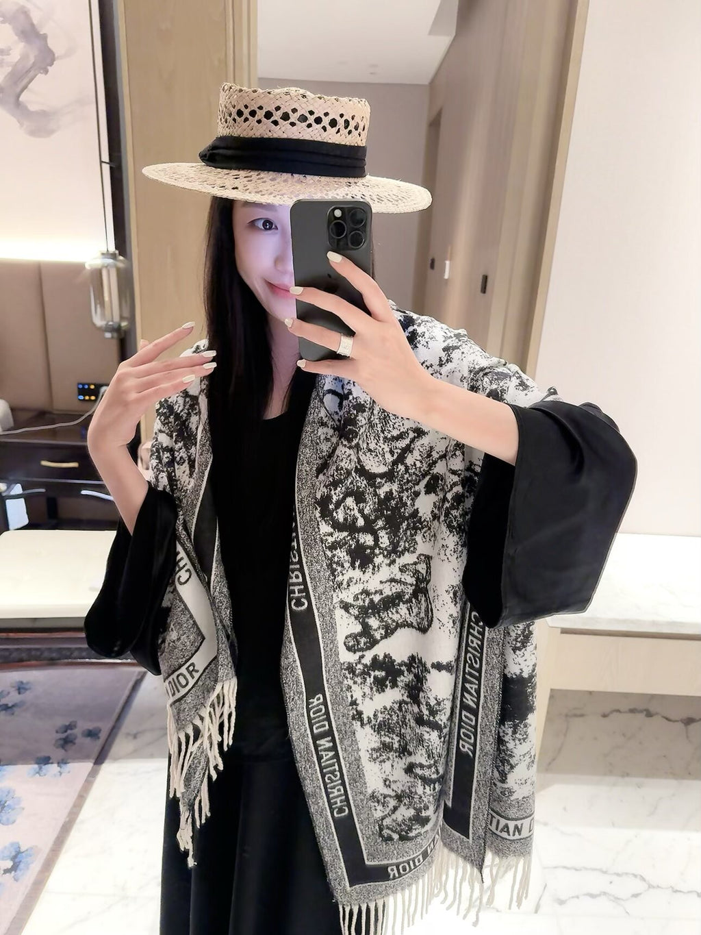 2026 New Jungle Animal Cashmere Scarf – Artistic Botanical Jacquard, French-Inspired Vintage Style