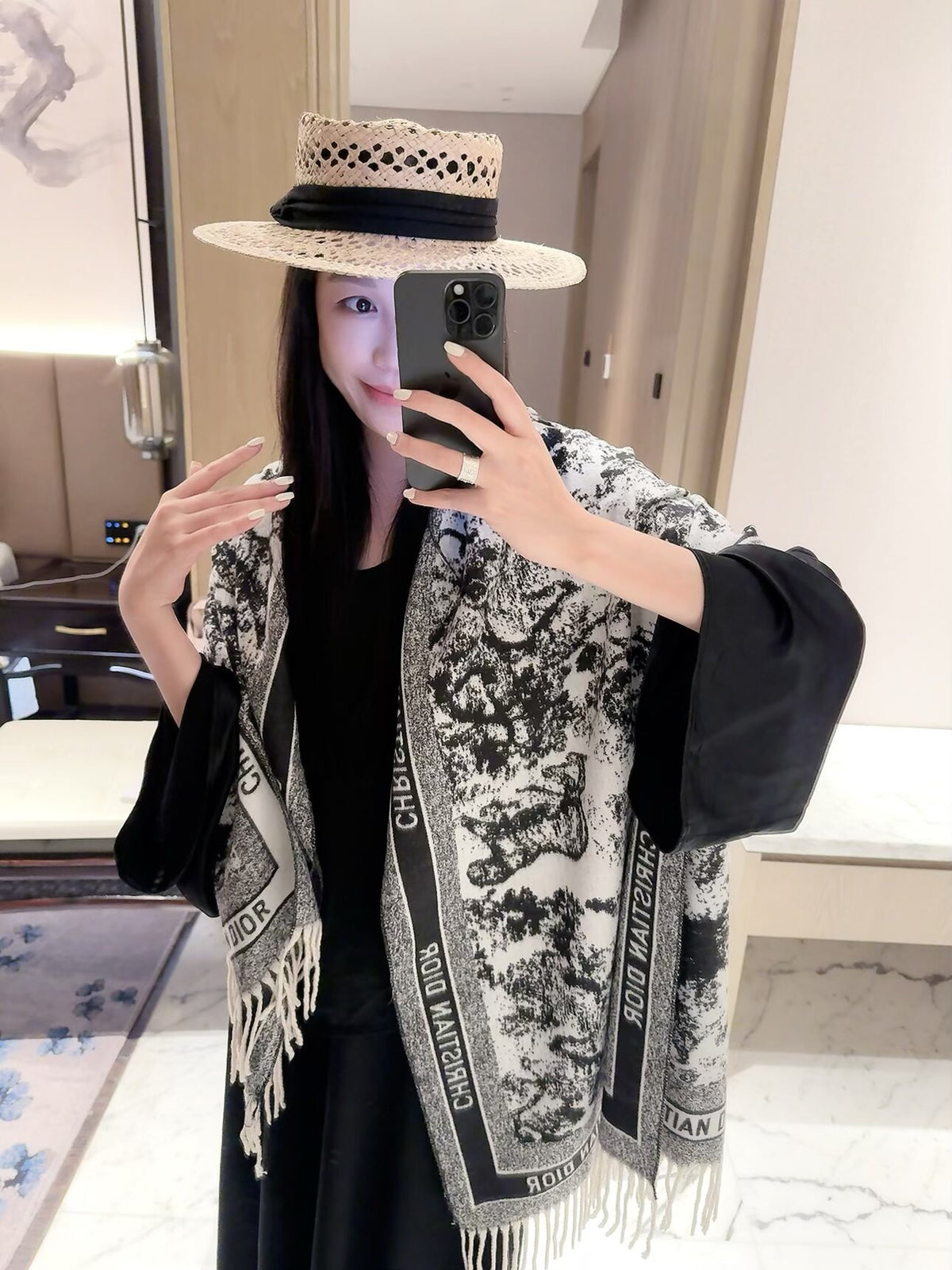 2026 New Jungle Animal Cashmere Scarf – Artistic Botanical Jacquard, French-Inspired Vintage Style