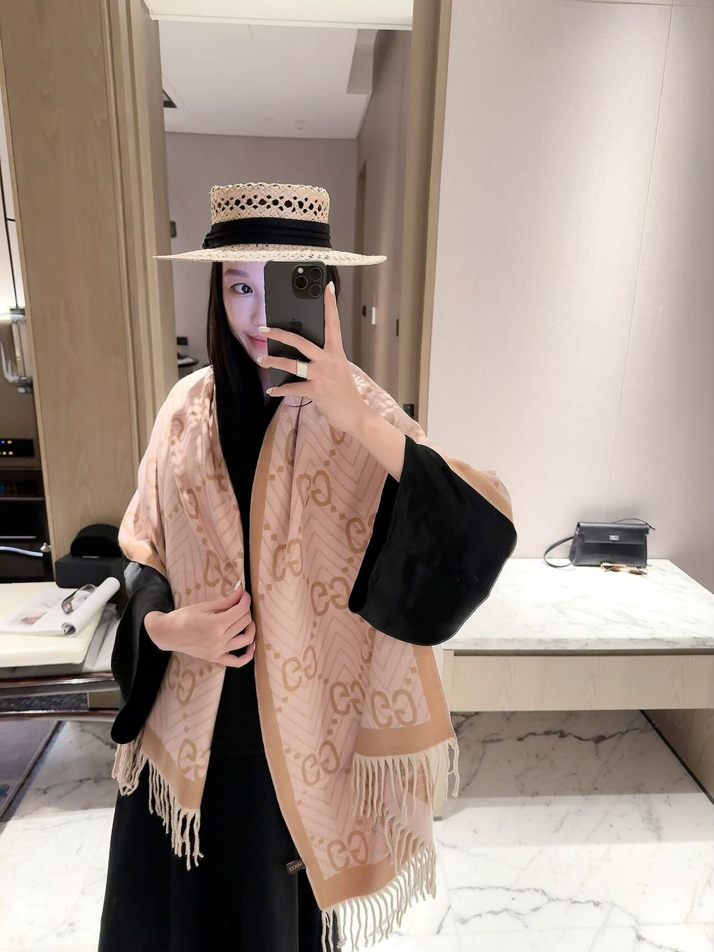 2026 New Chevron Wave Cashmere Scarf – Geometric Jacquard, Contrast Border, Vintage-Inspired Style