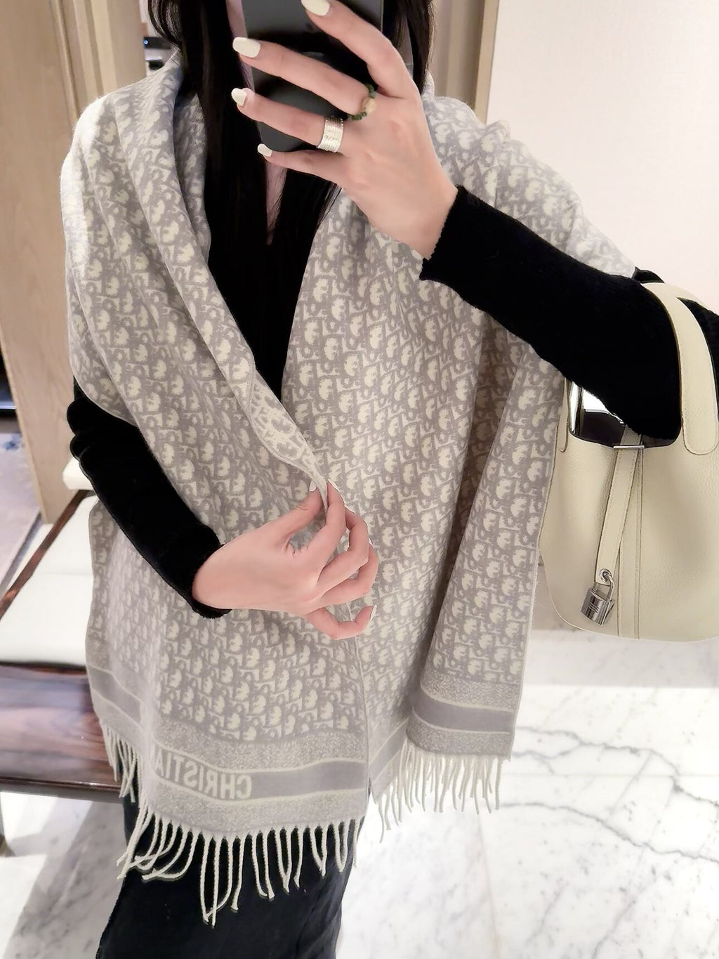 2026 Full-Coverage Geometric Wool Scarf – Refined French-Inspired Winter Style