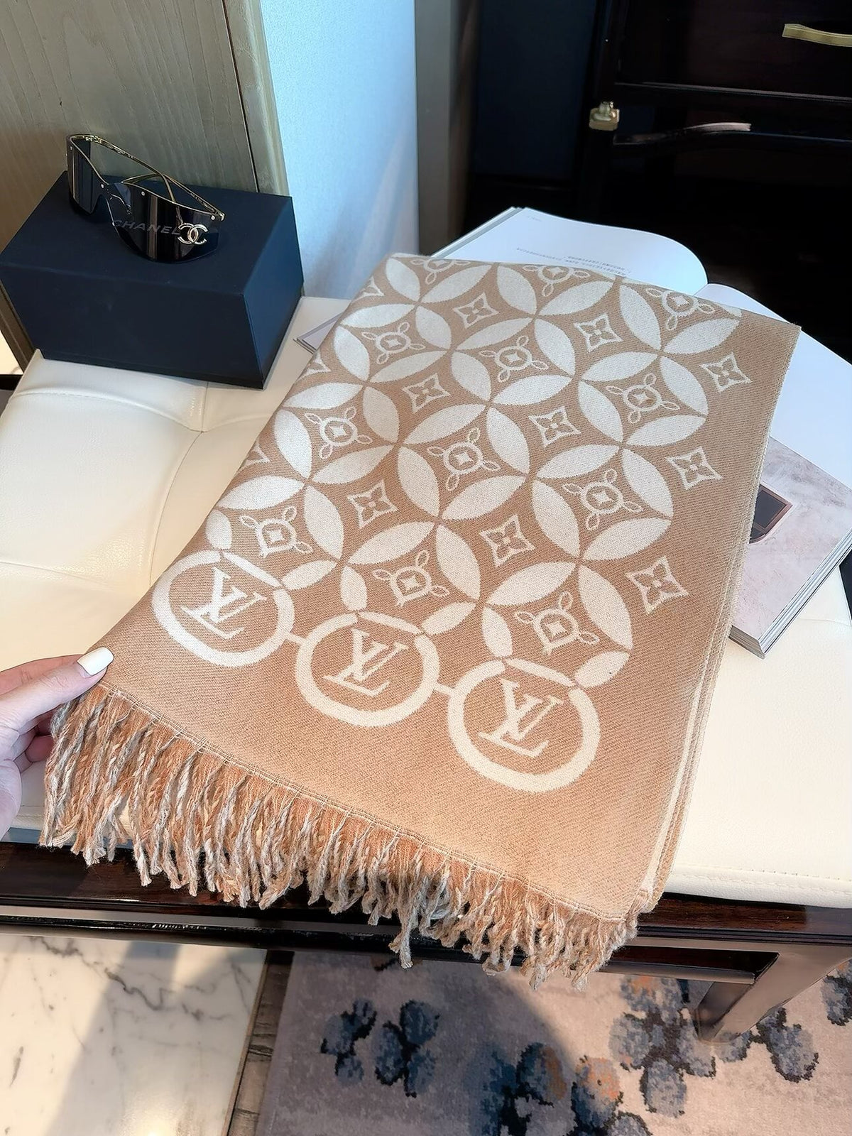 ✨ 2026 New Geometric Circle Jacquard Cashmere Scarf – Vintage Artistic Quiet Luxury