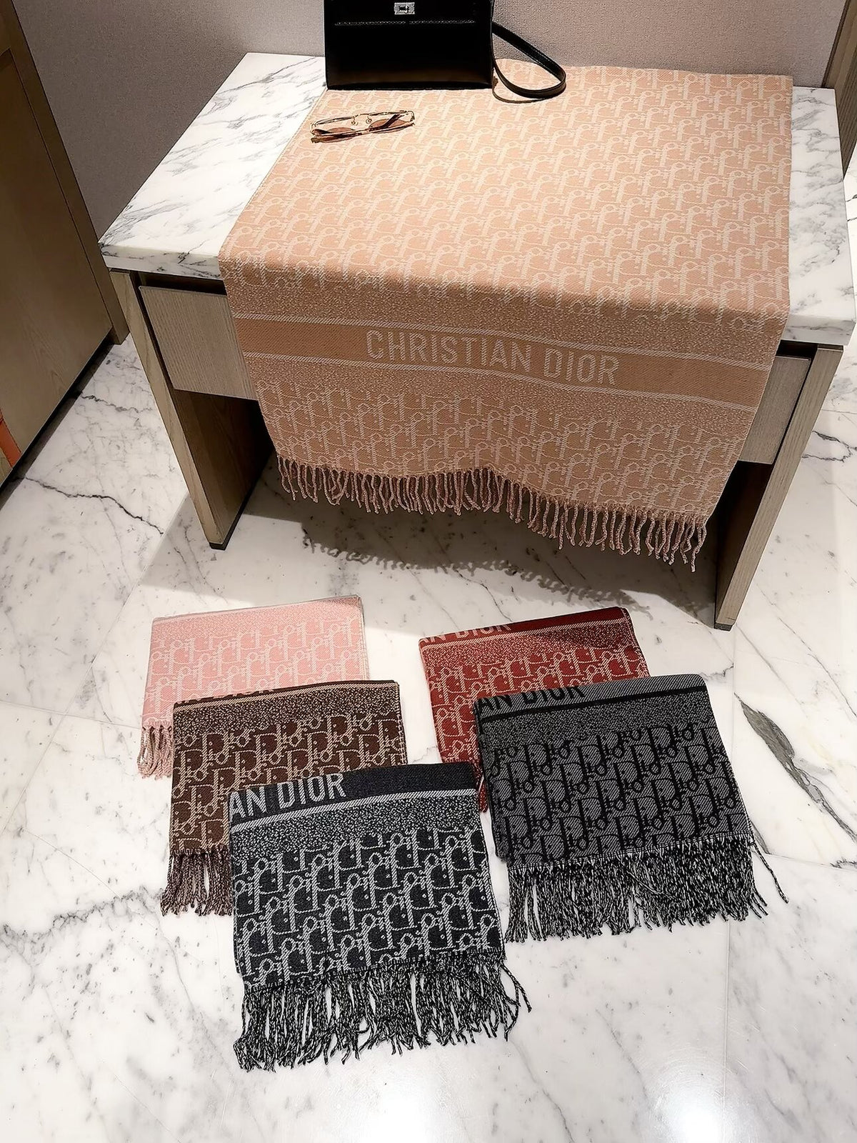 ✨ 2026 New Double-Sided Cashmere Scarf – Two Patterns, Two Styles