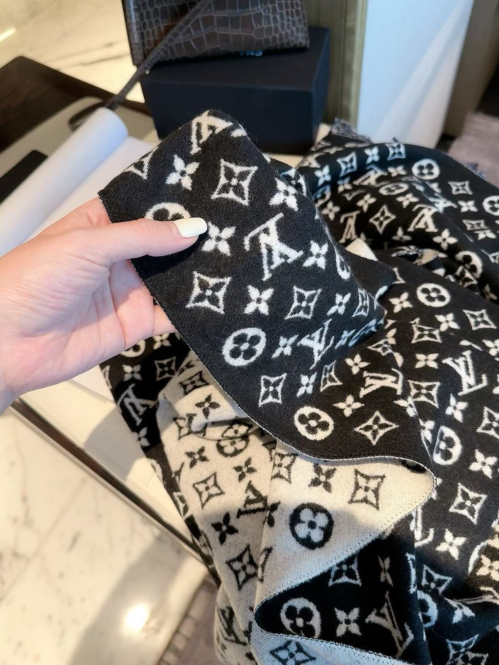 ✨ 2026 New Classic Heritage Jacquard Cashmere Scarf – Timeless Quiet Luxury