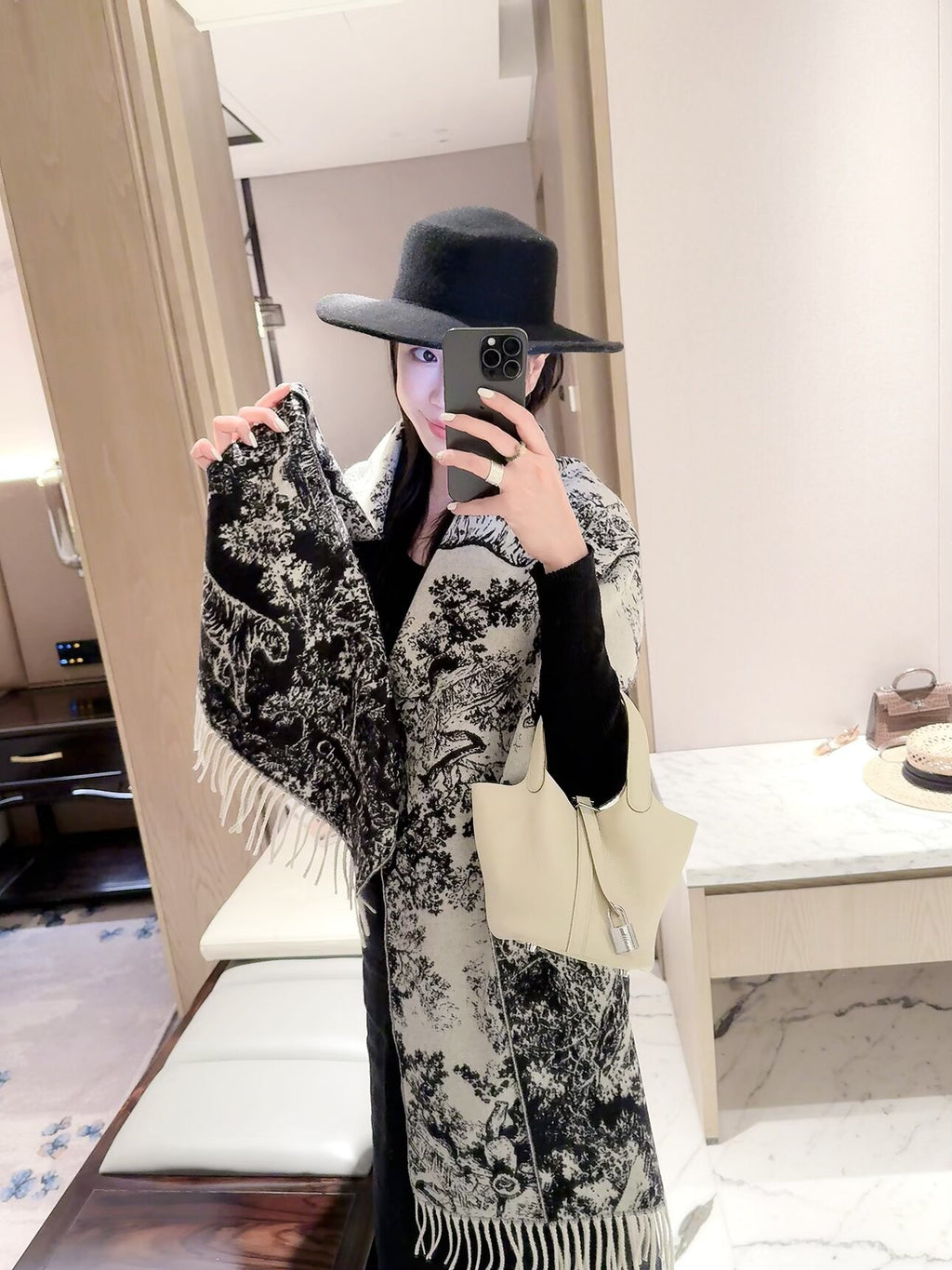 2026 Ink-Wash Jungle Wool Scarf – Artistic Animal Print, French-Inspired Elegance