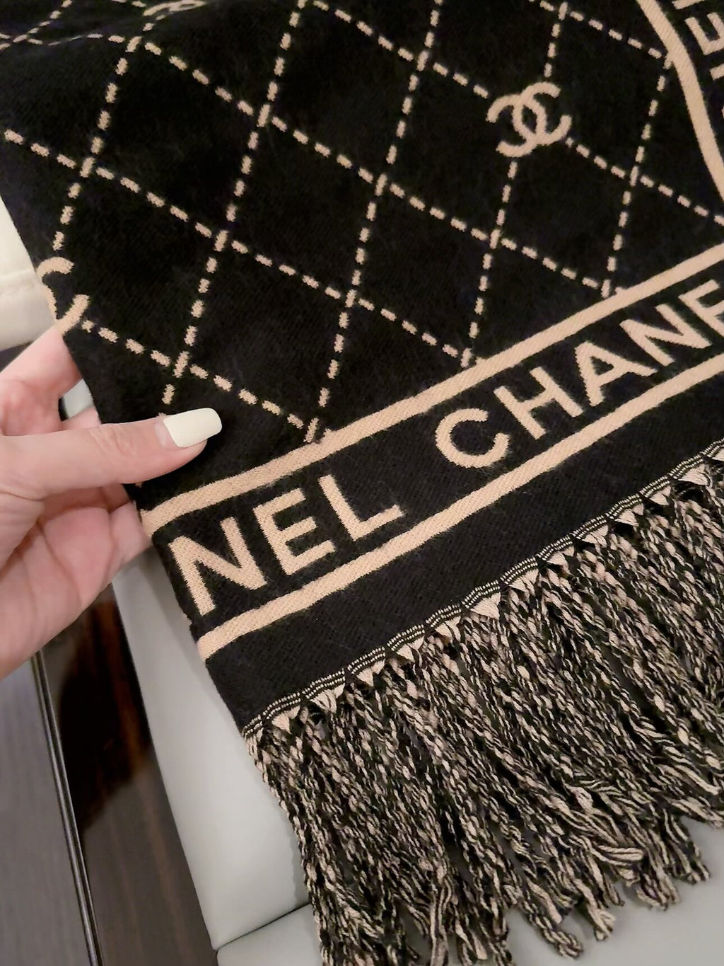 ✨ 2026 New Diamond Jacquard Cashmere Scarf – Soft, Elegant & Luxurious