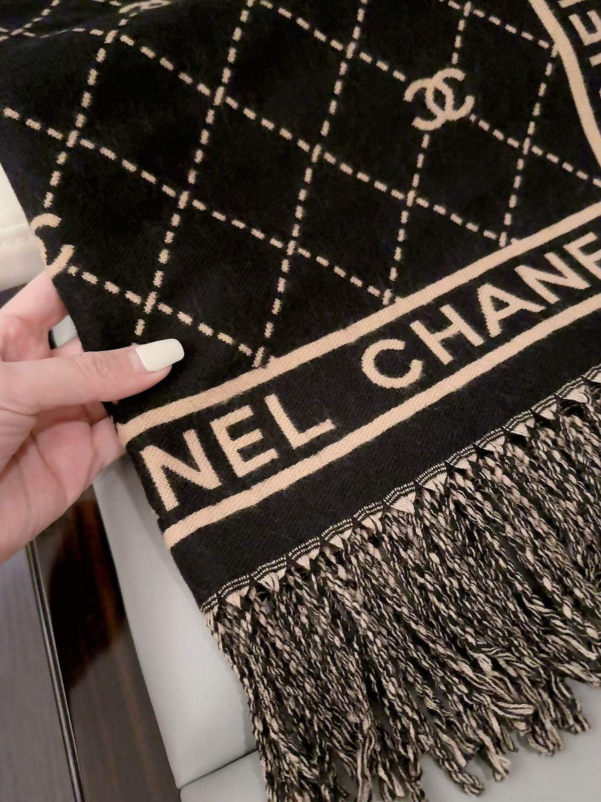 ✨ 2026 New Diamond Jacquard Cashmere Scarf – Soft, Elegant & Luxurious