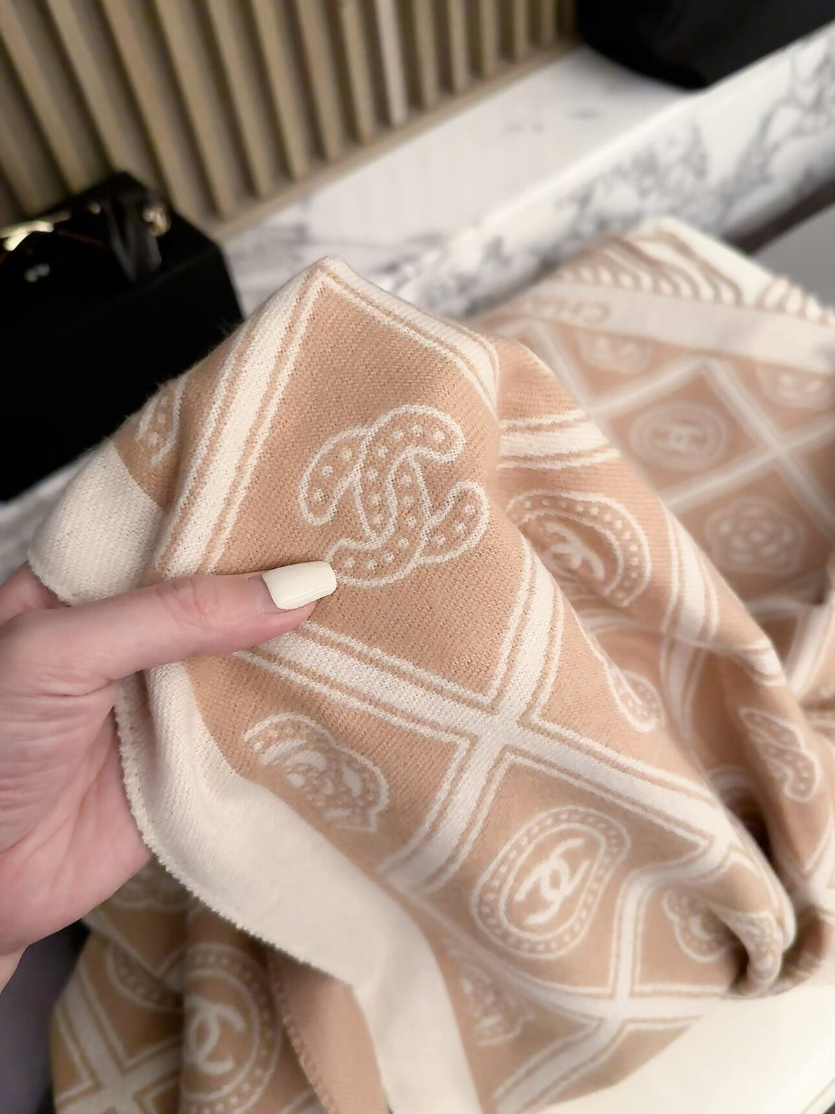 ✨ 2026 New Vintage Diamond Jacquard Cashmere Scarf – Refined Retro Elegance