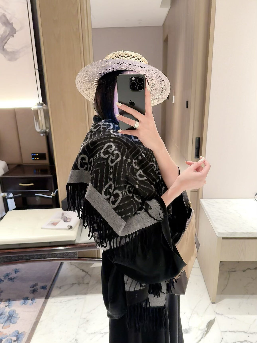 2026 New Chevron Wave Cashmere Scarf – Geometric Jacquard, Contrast Border, Vintage-Inspired Style
