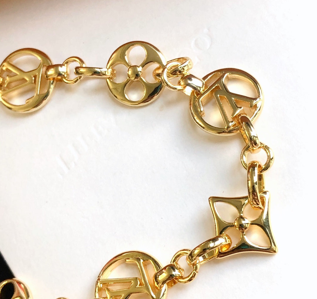 Four-leaf Clover Flower Necklace