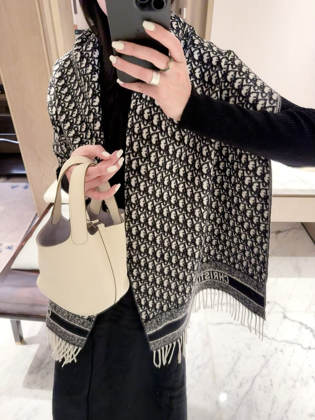 2026 Full-Coverage Geometric Wool Scarf – Refined French-Inspired Winter Style