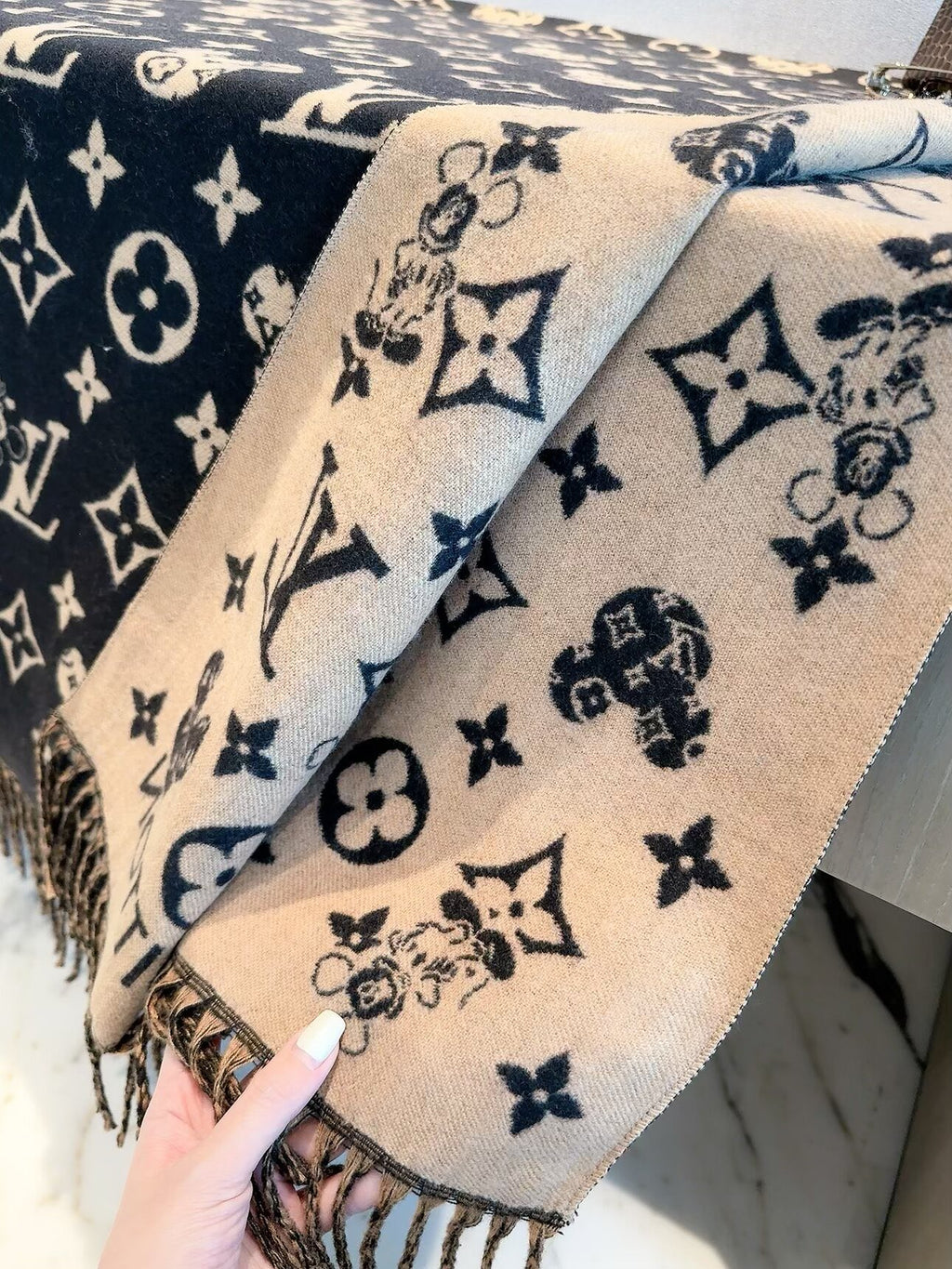 ✨ 2026 New Playful Vintage Jacquard Cashmere Scarf – Cute & Refined Scarf & Wrap