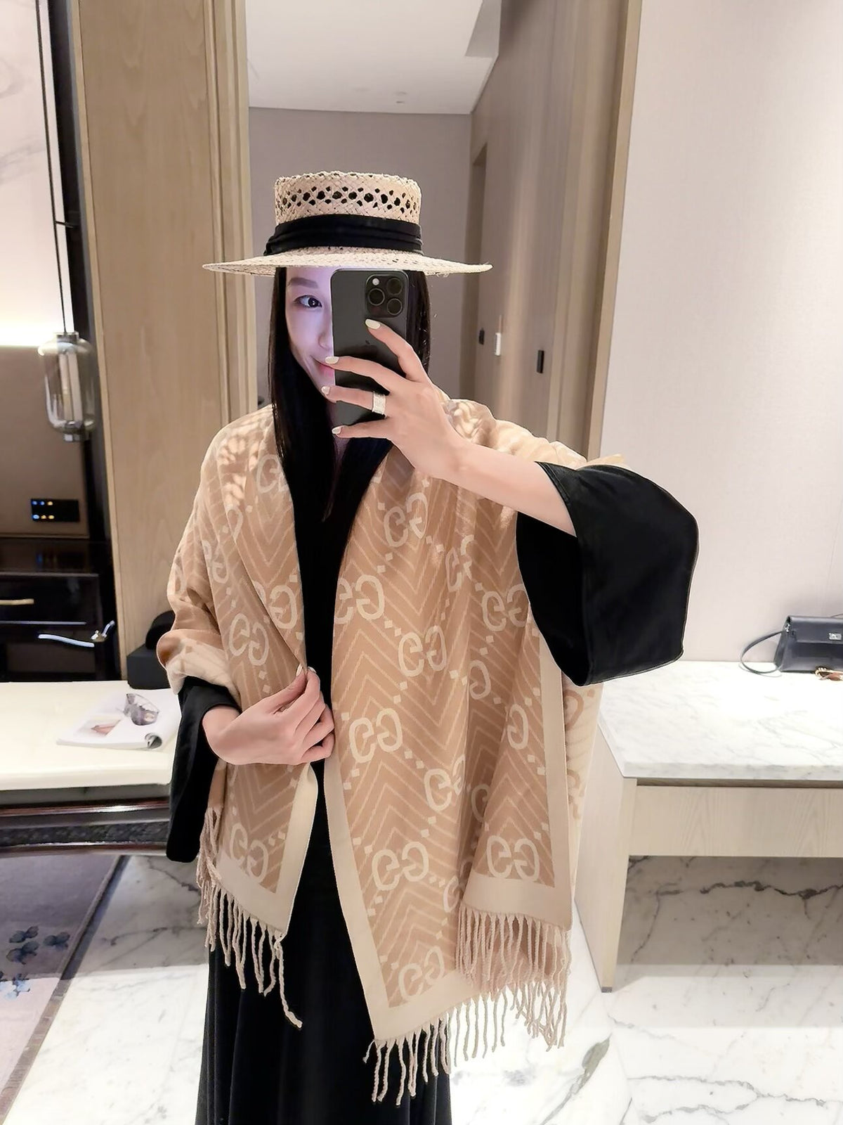 2026 New Chevron Wave Cashmere Scarf – Geometric Jacquard, Contrast Border, Vintage-Inspired Style