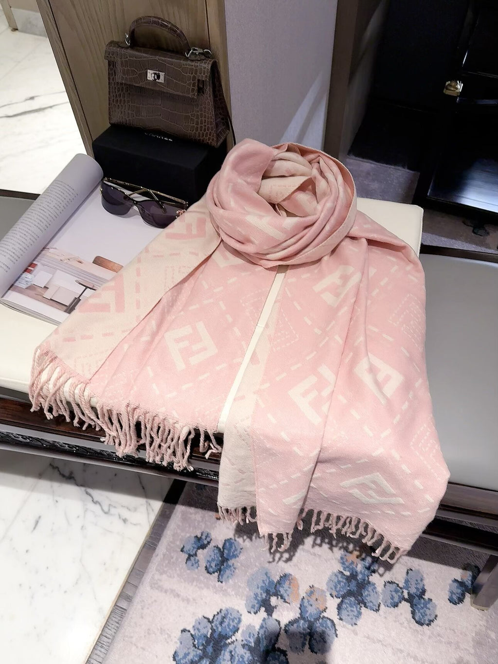 2026 New Geometric Jacquard Cashmere Scarf – Soft Thick Cashmere, Reversible Styling, Multiple Colors