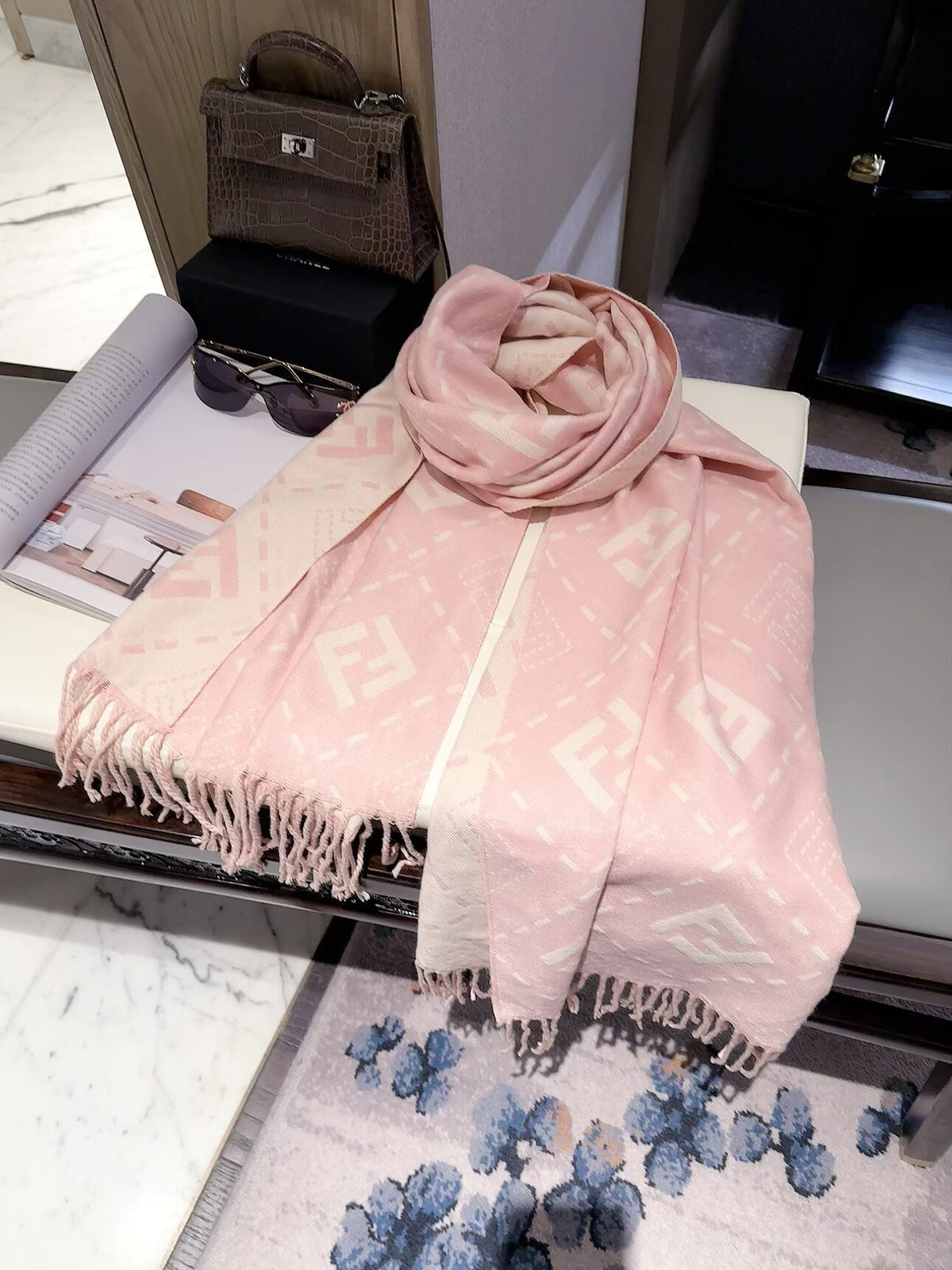 2026 New Geometric Jacquard Cashmere Scarf – Soft Thick Cashmere, Reversible Styling, Multiple Colors