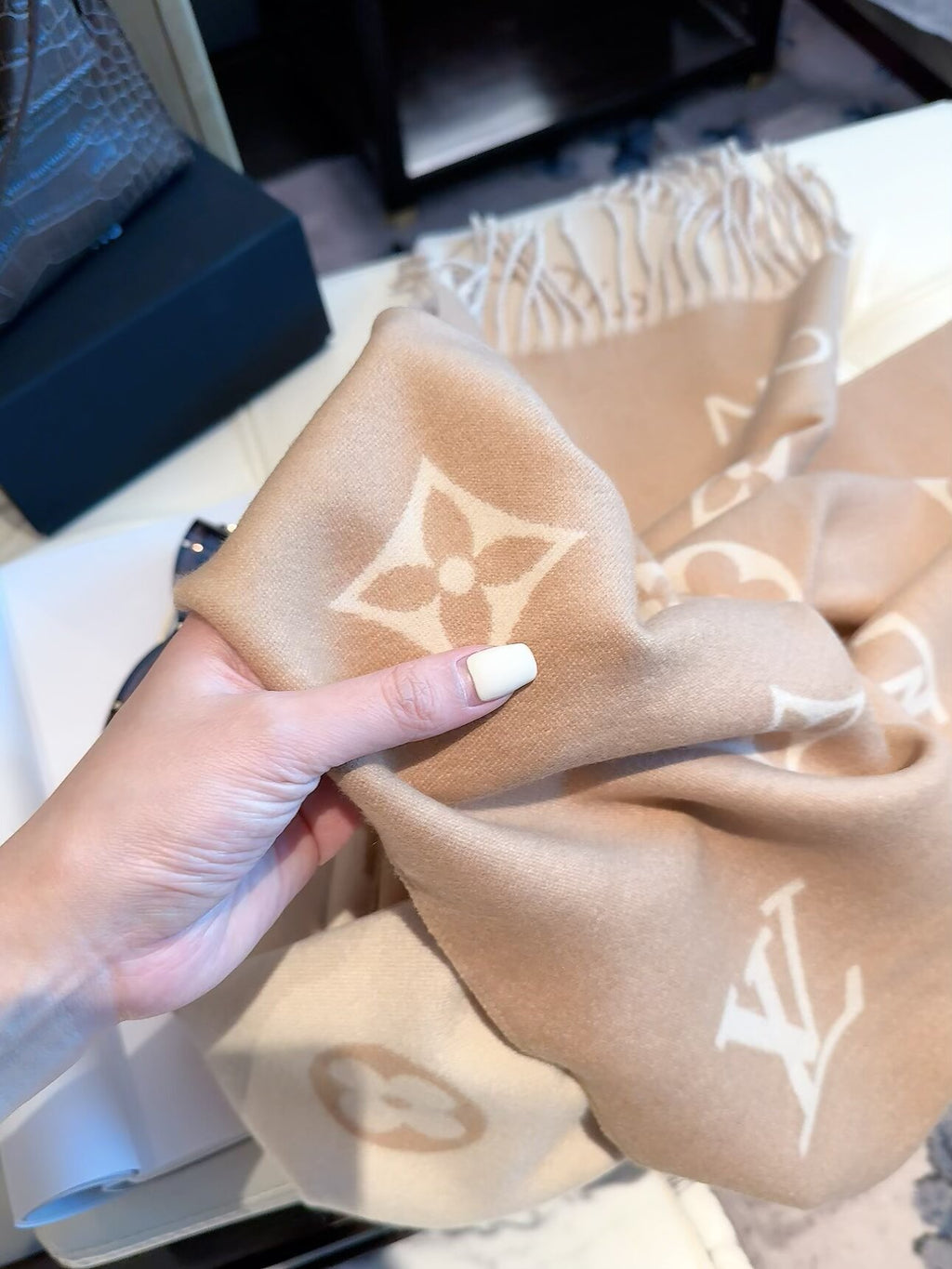 2026 New Classic Pattern Cashmere Scarf – Thickened Soft Cashmere, Elegant Fringe, Versatile Wrap