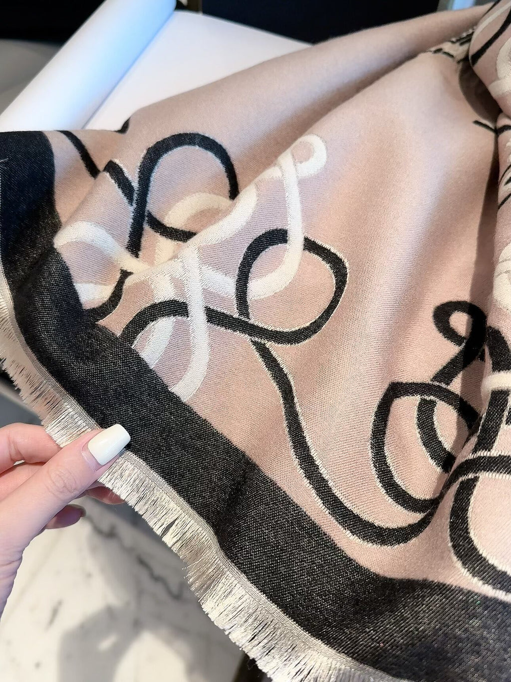 2026 New Vintage Equestrian Cashmere Scarf – Ornamental Horse Motif, Elegant Heritage Style