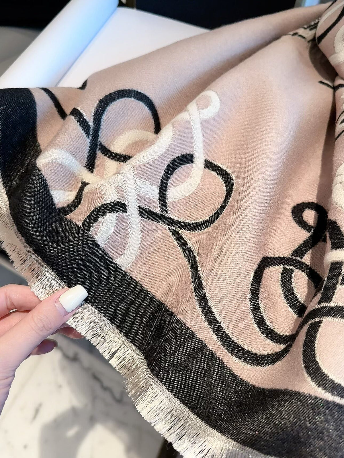 2026 New Vintage Equestrian Cashmere Scarf – Ornamental Horse Motif, Elegant Heritage Style
