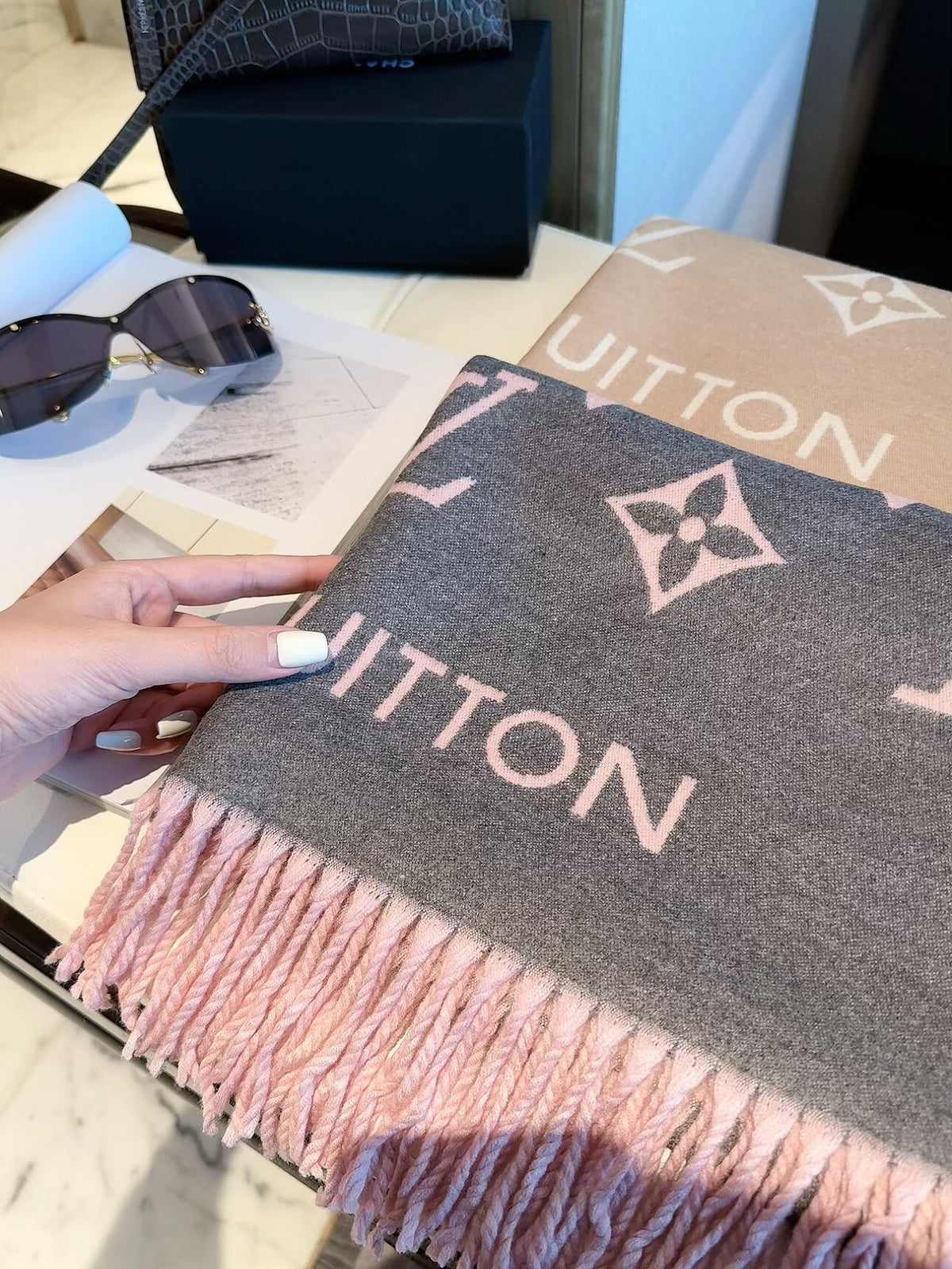 2026 New Classic Pattern Cashmere Scarf – Thickened Soft Cashmere, Elegant Fringe, Versatile Wrap