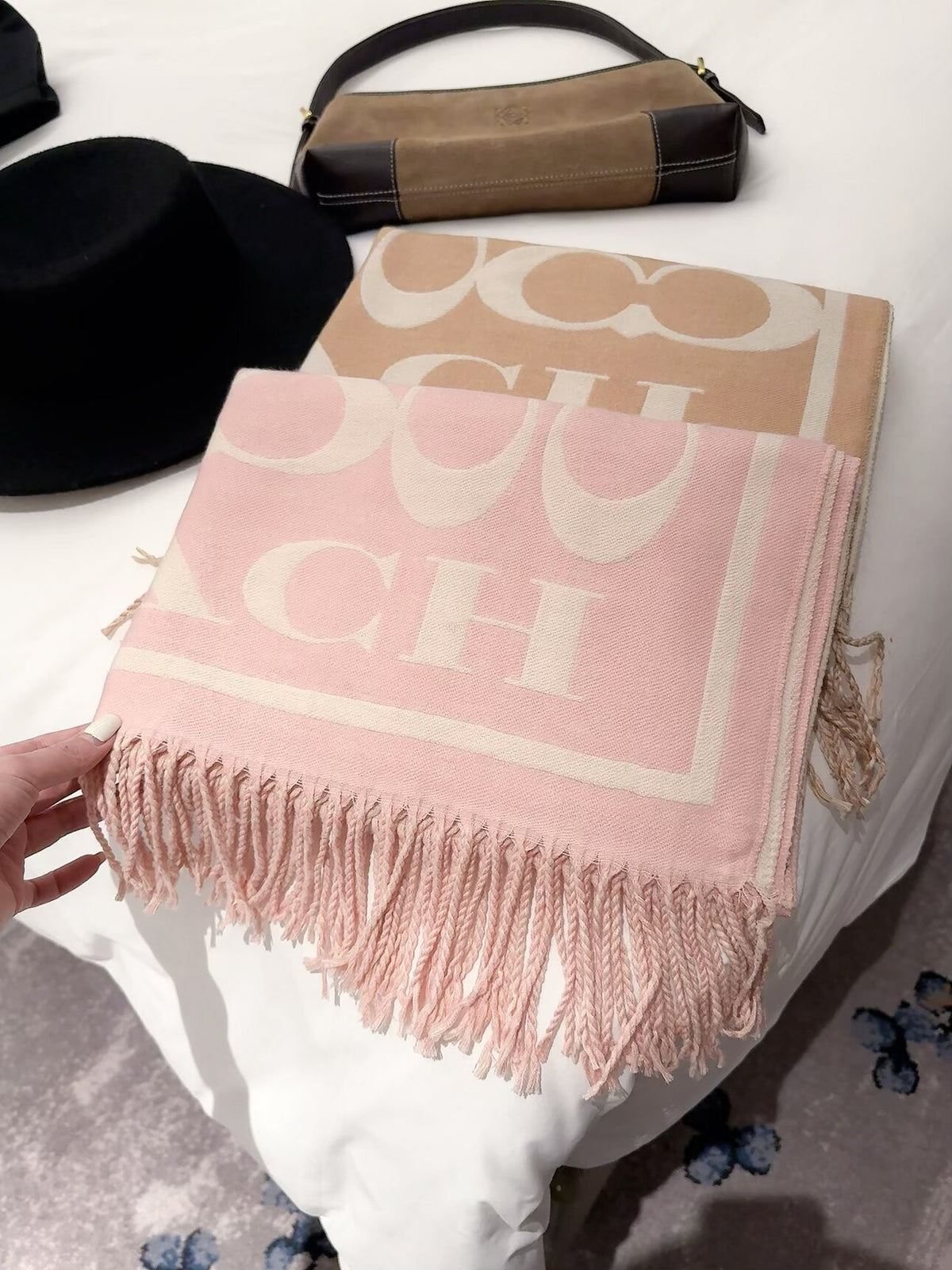 2026 New Classic Letter Pattern Cashmere Scarf ✨ Soft Thick Cashmere, Versatile Scarf & Wrap