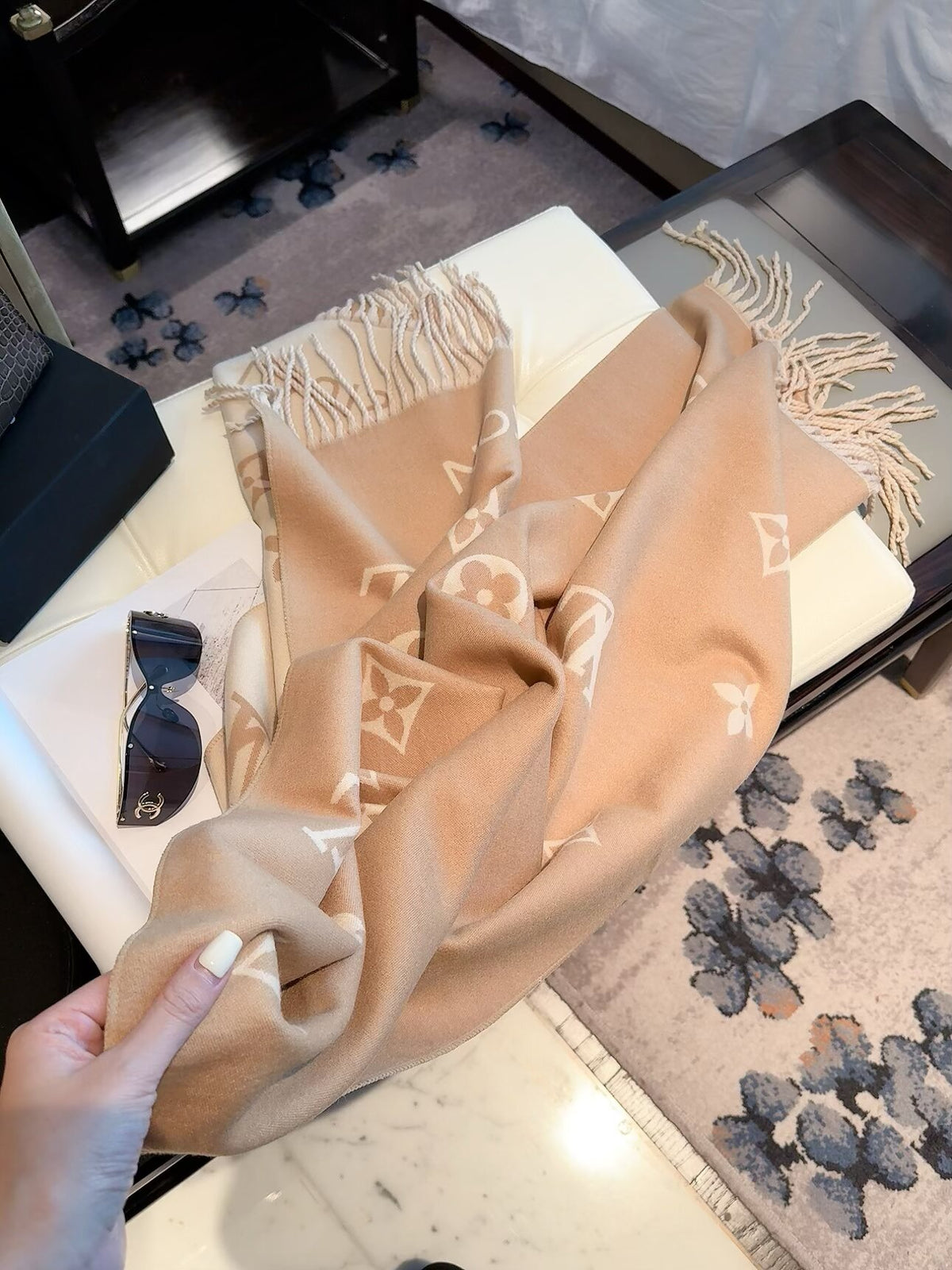 2026 New Classic Pattern Cashmere Scarf – Thickened Soft Cashmere, Elegant Fringe, Versatile Wrap