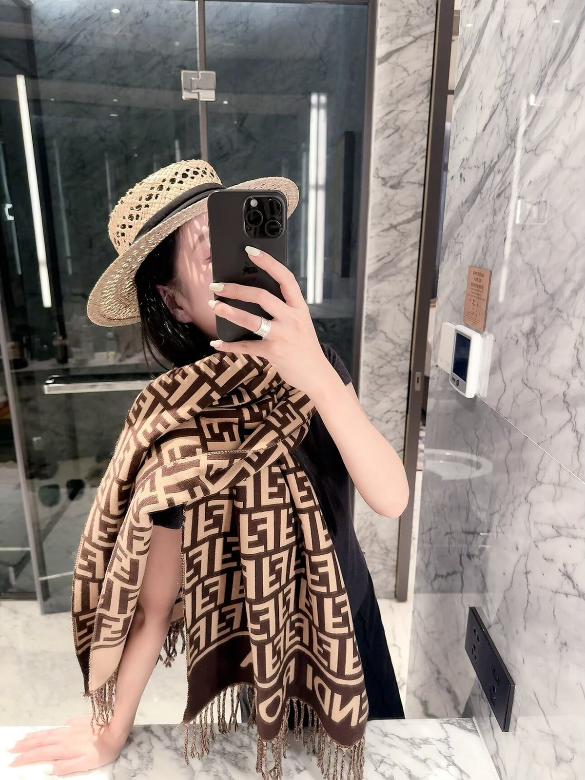 2026 New Geometric Jacquard Cashmere Scarf ✨｜Soft & Warm, Versatile Scarf & Wrap