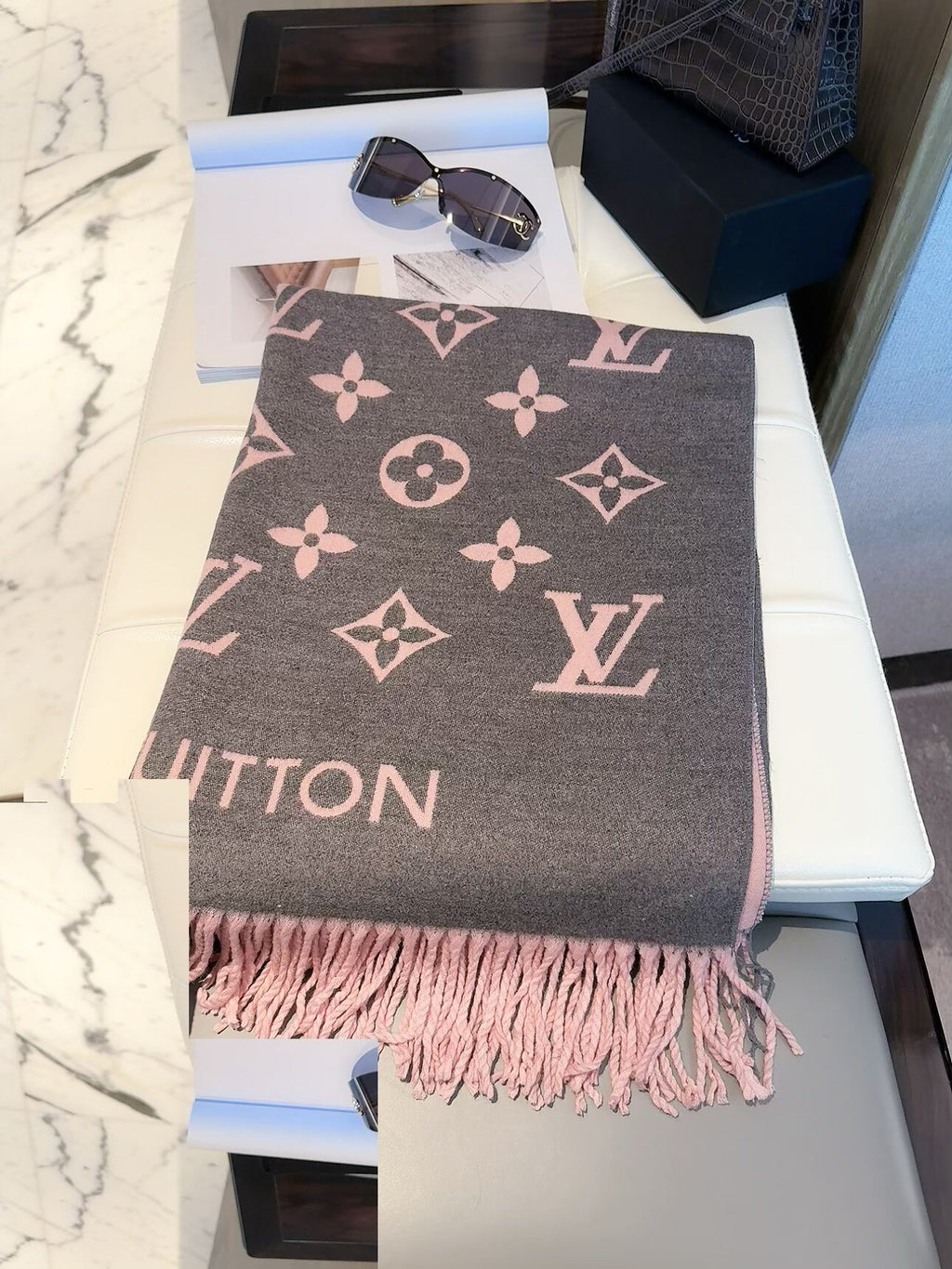 2026 New Classic Pattern Cashmere Scarf – Thickened Soft Cashmere, Elegant Fringe, Versatile Wrap