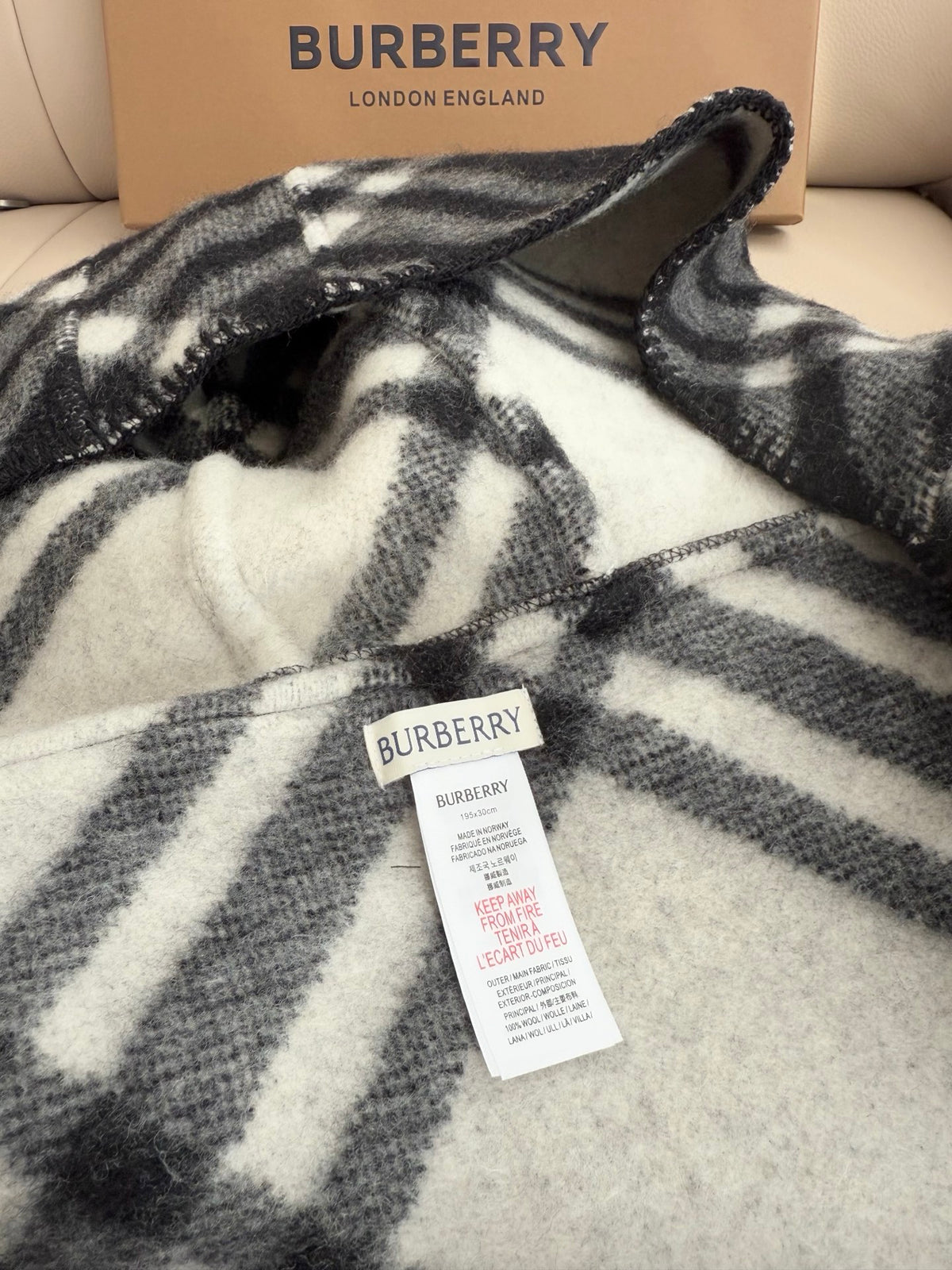 💰✨✨ In Stock | 2025 New Year Hooded Checkered Wool Shawl – Elegant Blanket-Style Wrap
