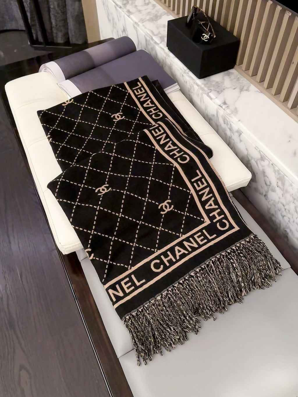 ✨ 2026 New Diamond Jacquard Cashmere Scarf – Soft, Elegant & Luxurious